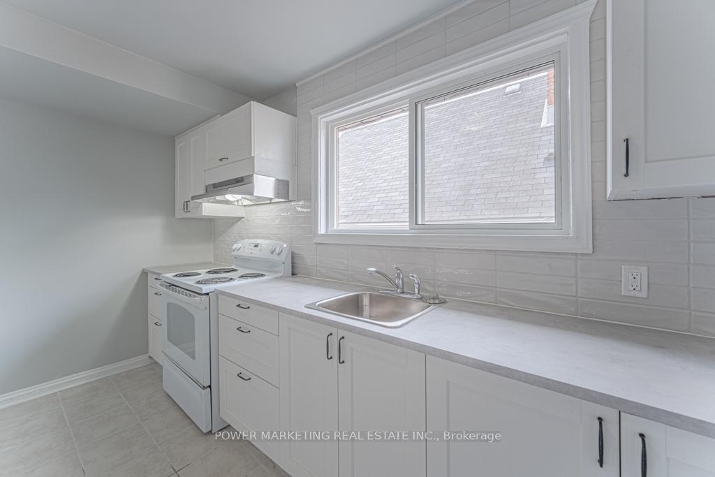 Photo 6 of Unit 3, 679 Roosevelt Avenue, Ottawa, Laurentianview — HOMEH