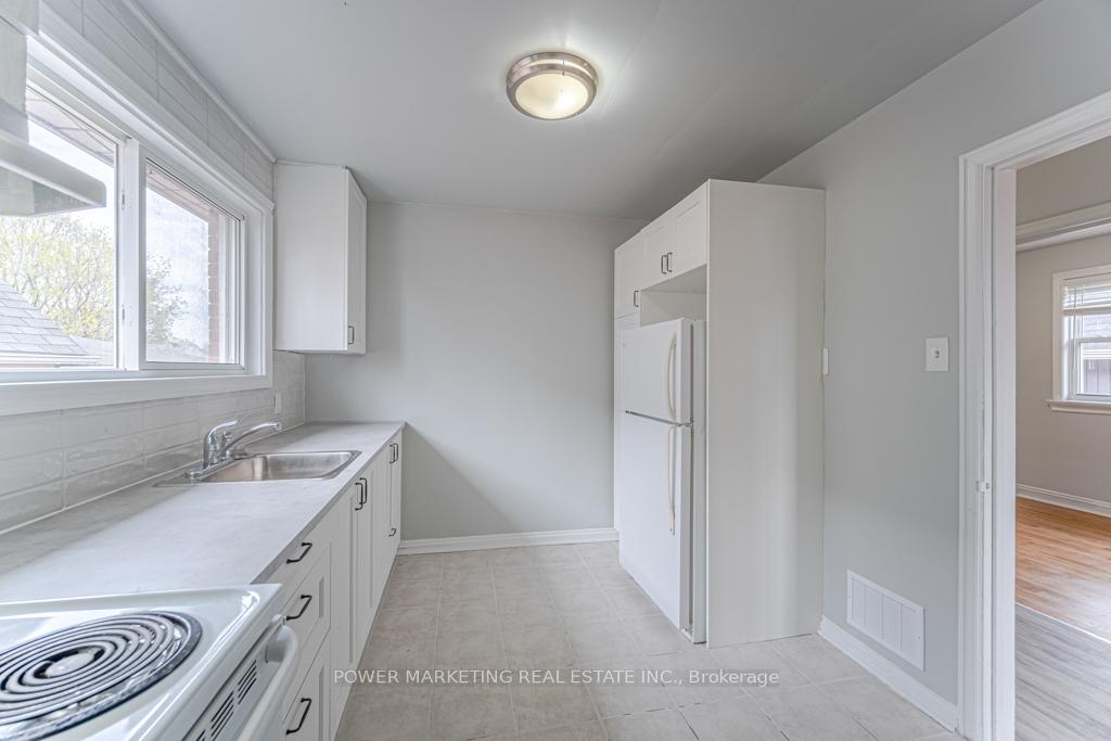 Photo 13 of Unit 3, 679 Roosevelt Avenue, Ottawa, Laurentianview — HOMEH