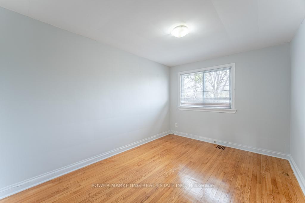 Photo 11 of Unit 3, 679 Roosevelt Avenue, Ottawa, Laurentianview — HOMEH