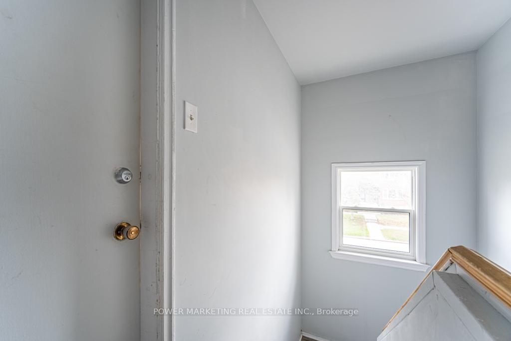 Photo 17 of Unit 3, 679 Roosevelt Avenue, Ottawa, Laurentianview — HOMEH