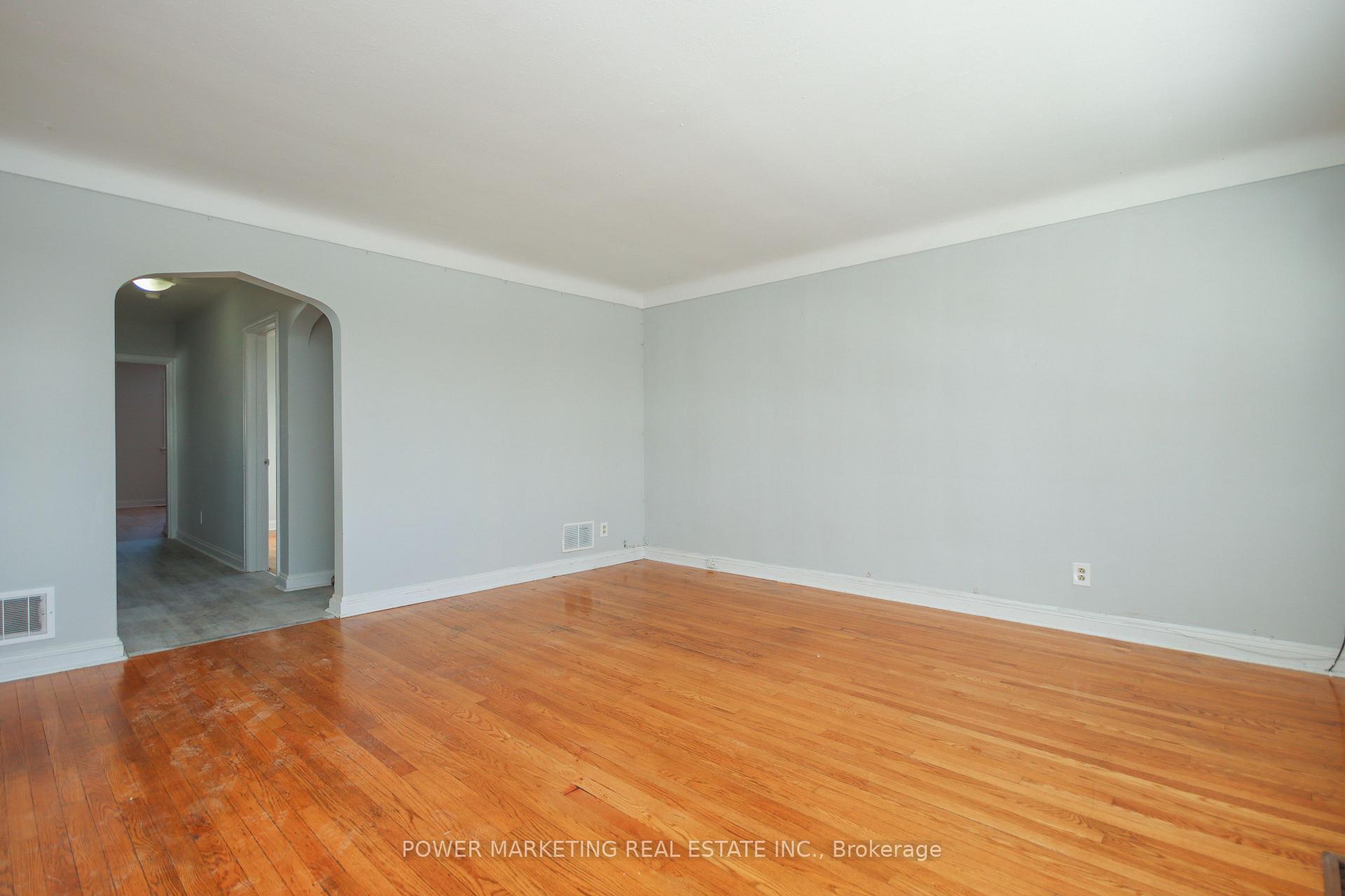 Photo 19 of Unit 3, 679 Roosevelt Avenue, Ottawa, Laurentianview — HOMEH