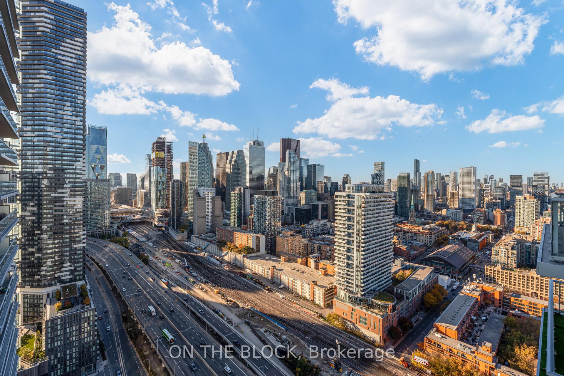 Front of Unit 3307, 20 Richardson Street