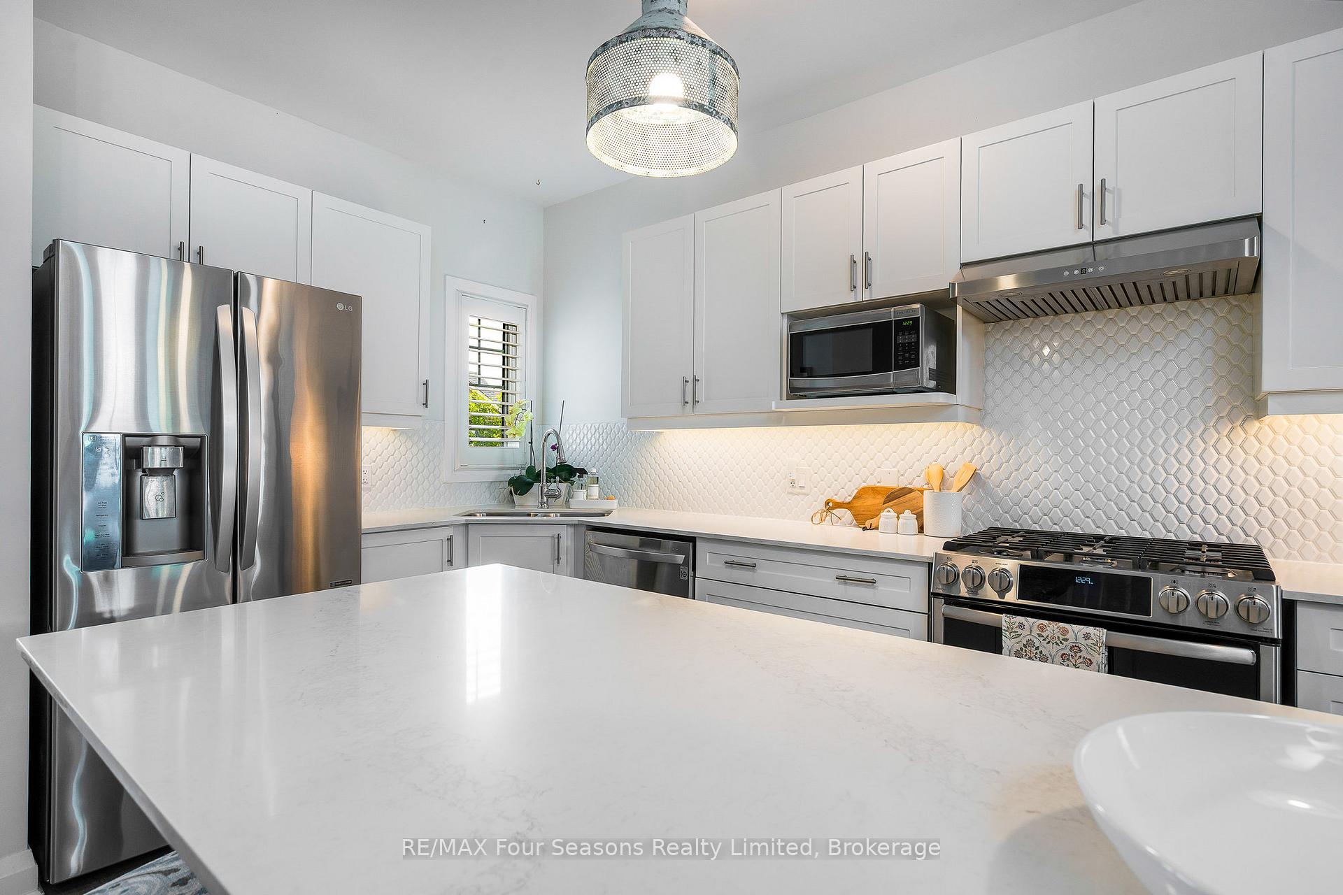 Photo 7 of 30 Kari Crescent, Collingwood — HOMEH