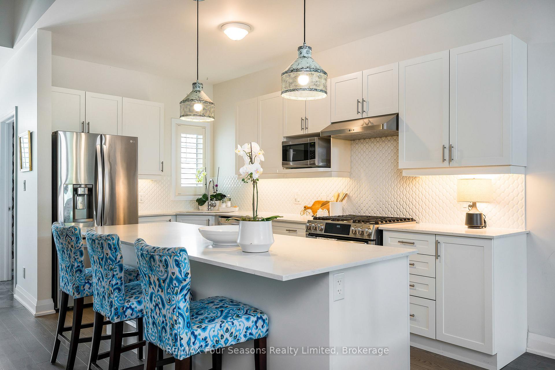 Photo 8 of 30 Kari Crescent, Collingwood — HOMEH