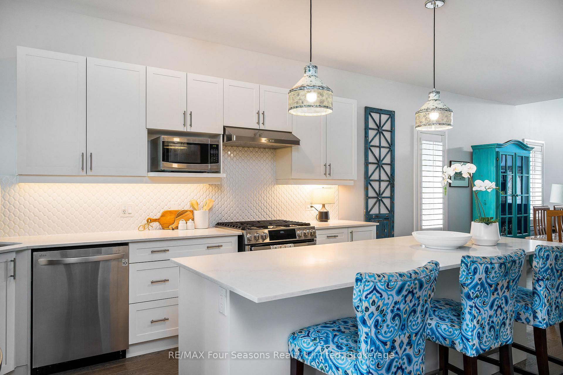 Photo 11 of 30 Kari Crescent, Collingwood — HOMEH