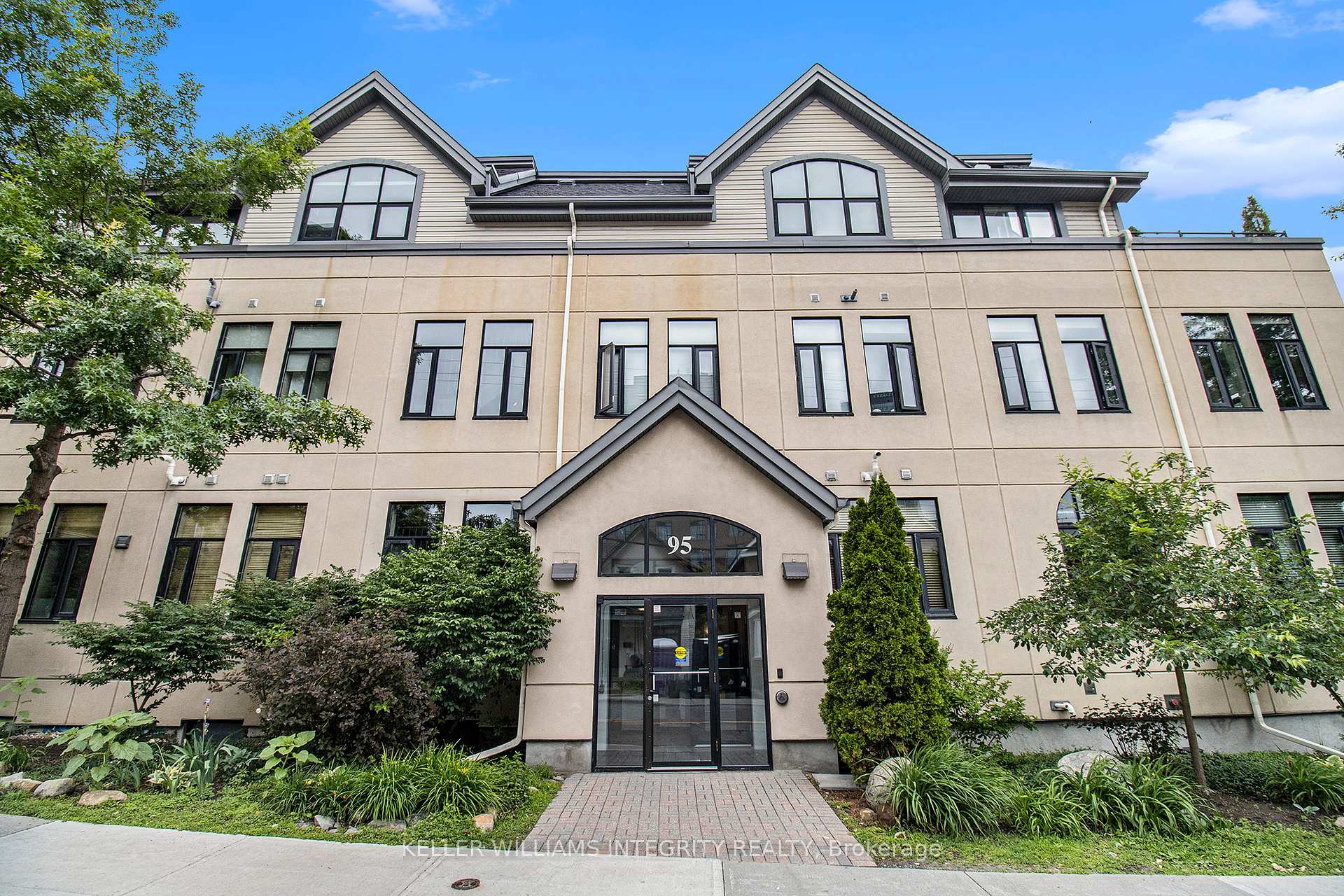 Front of Unit 303, 95 Beech Street