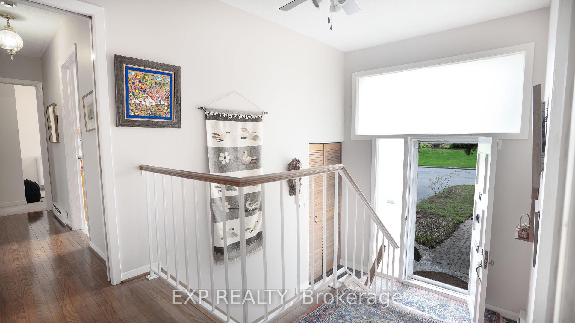 Photo 3 of 27 Commanche Drive, Ottawa, City View/Skyline/Fisher Heights/Parkwood Hills — HOMEH