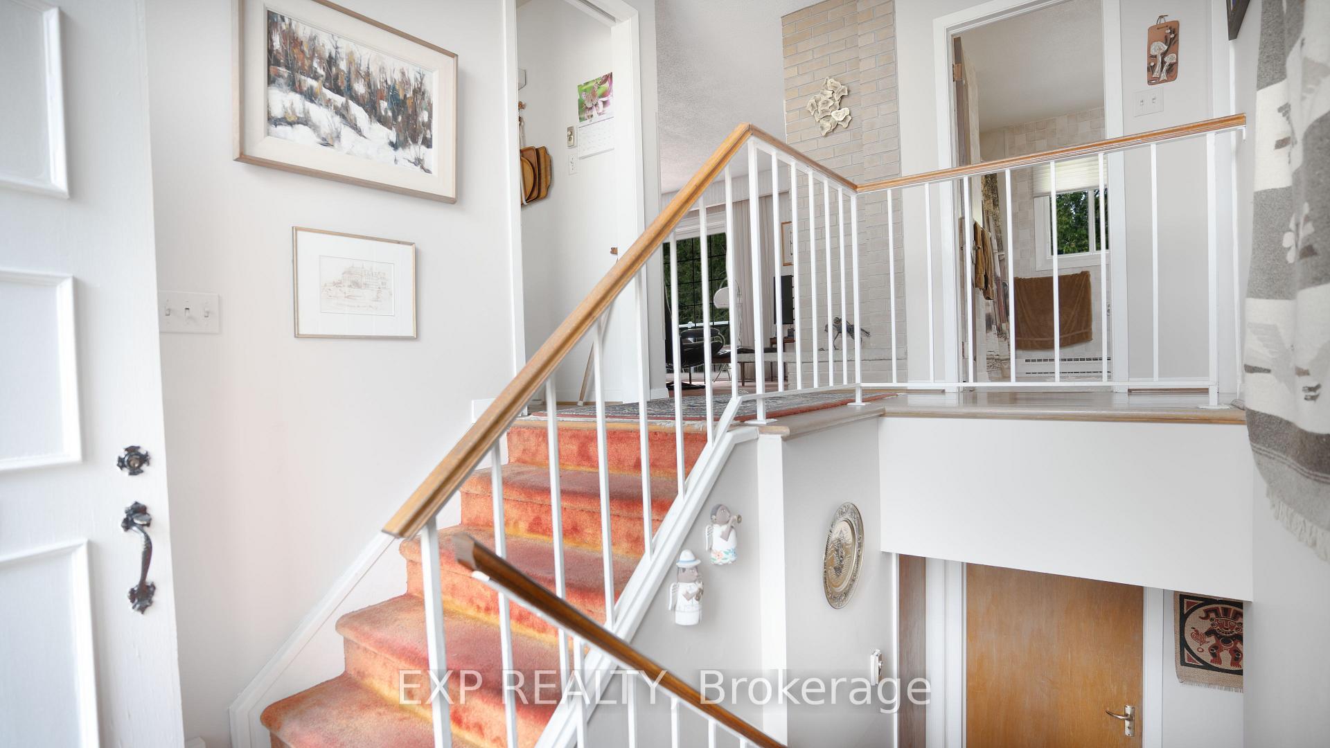 Photo 2 of 27 Commanche Drive, Ottawa, City View/Skyline/Fisher Heights/Parkwood Hills — HOMEH