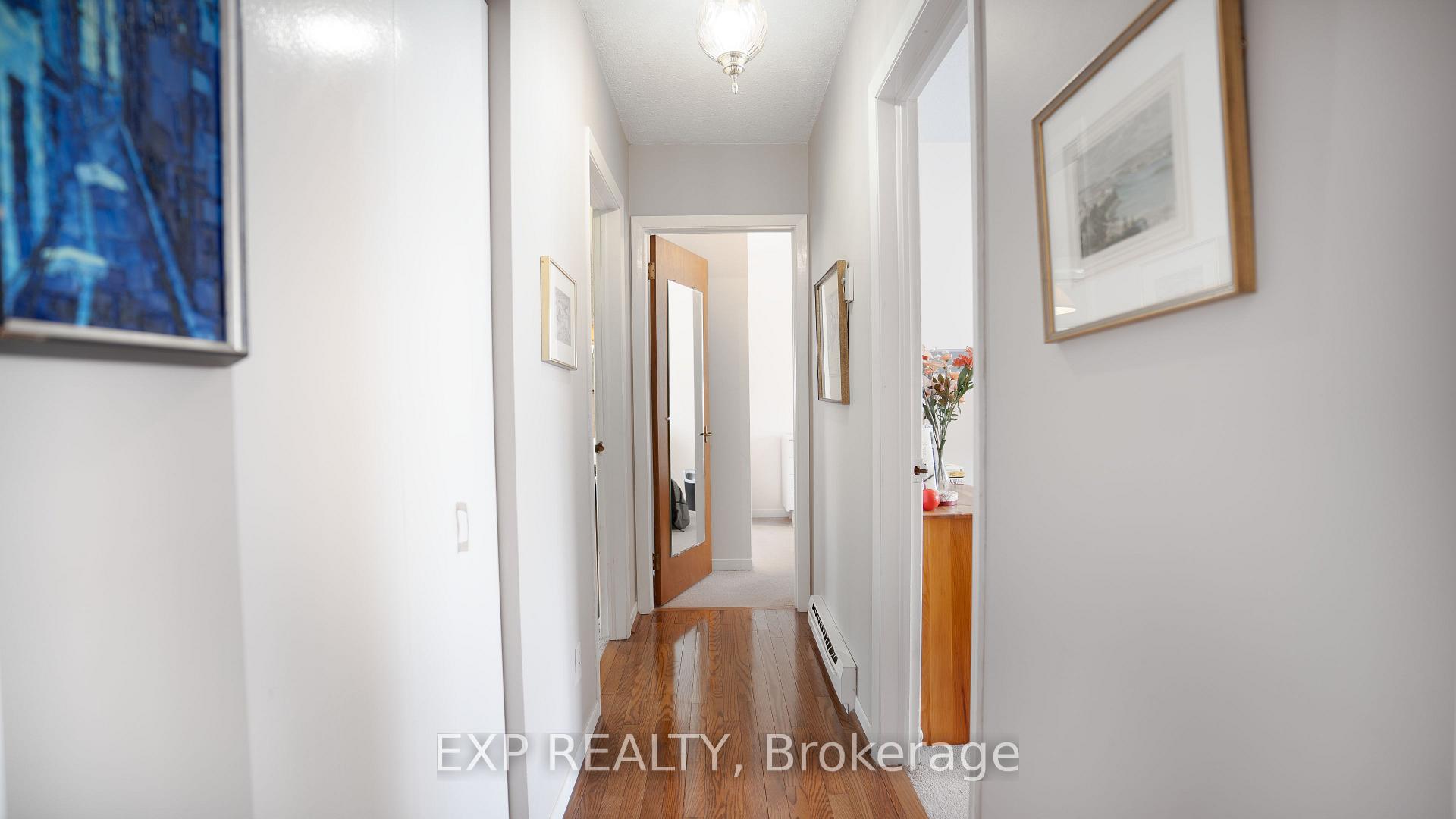 Photo 4 of 27 Commanche Drive, Ottawa, City View/Skyline/Fisher Heights/Parkwood Hills — HOMEH