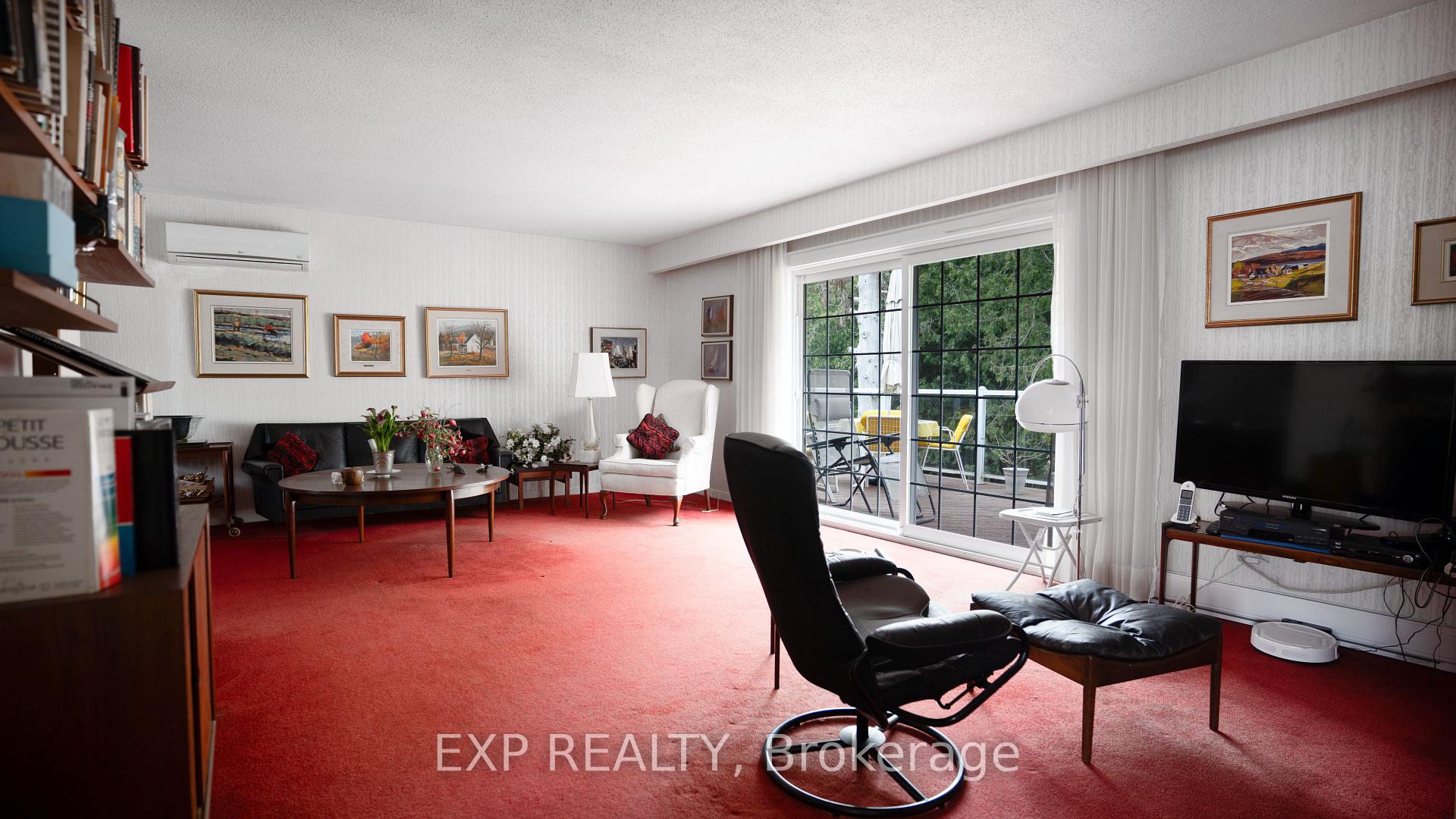Photo 12 of 27 Commanche Drive, Ottawa, City View/Skyline/Fisher Heights/Parkwood Hills — HOMEH