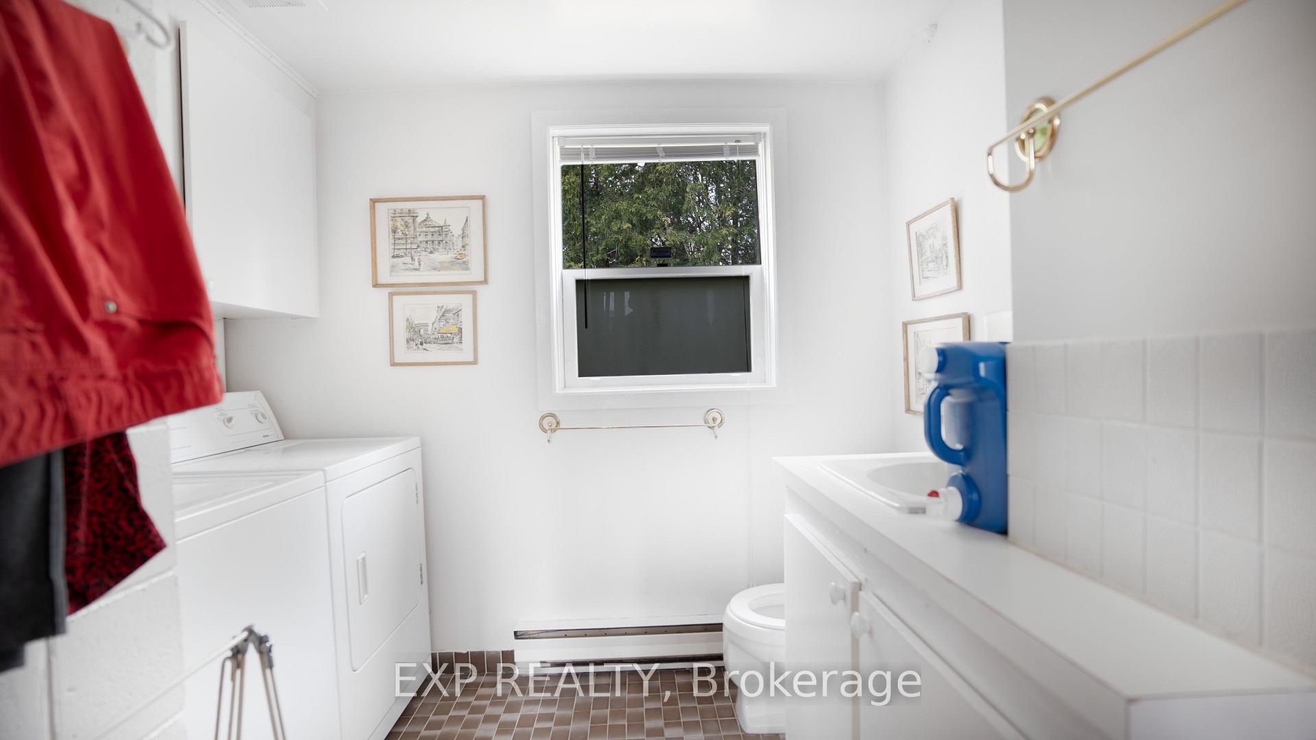 Photo 19 of 27 Commanche Drive, Ottawa, City View/Skyline/Fisher Heights/Parkwood Hills — HOMEH