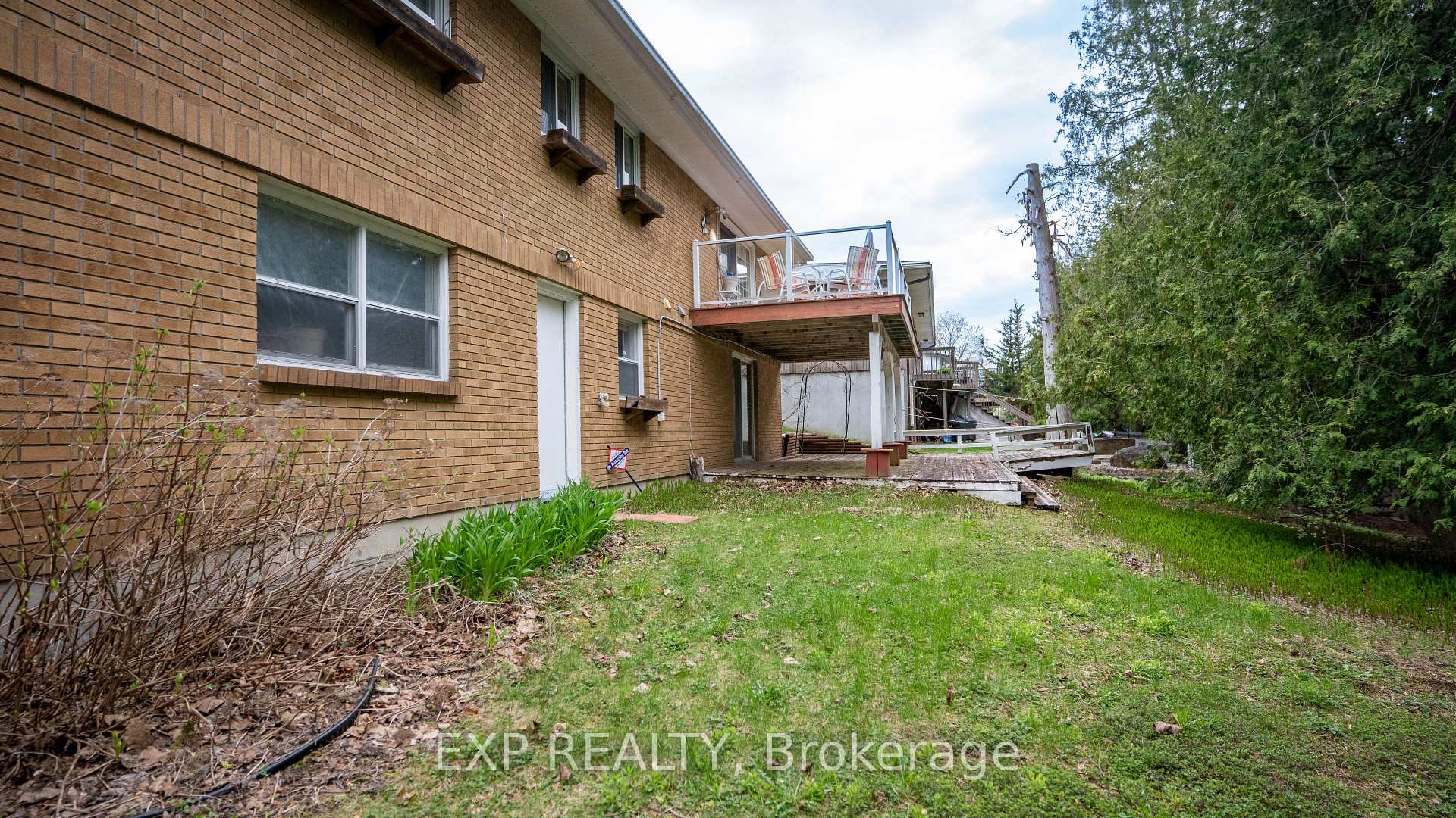 Photo 25 of 27 Commanche Drive, Ottawa, City View/Skyline/Fisher Heights/Parkwood Hills — HOMEH