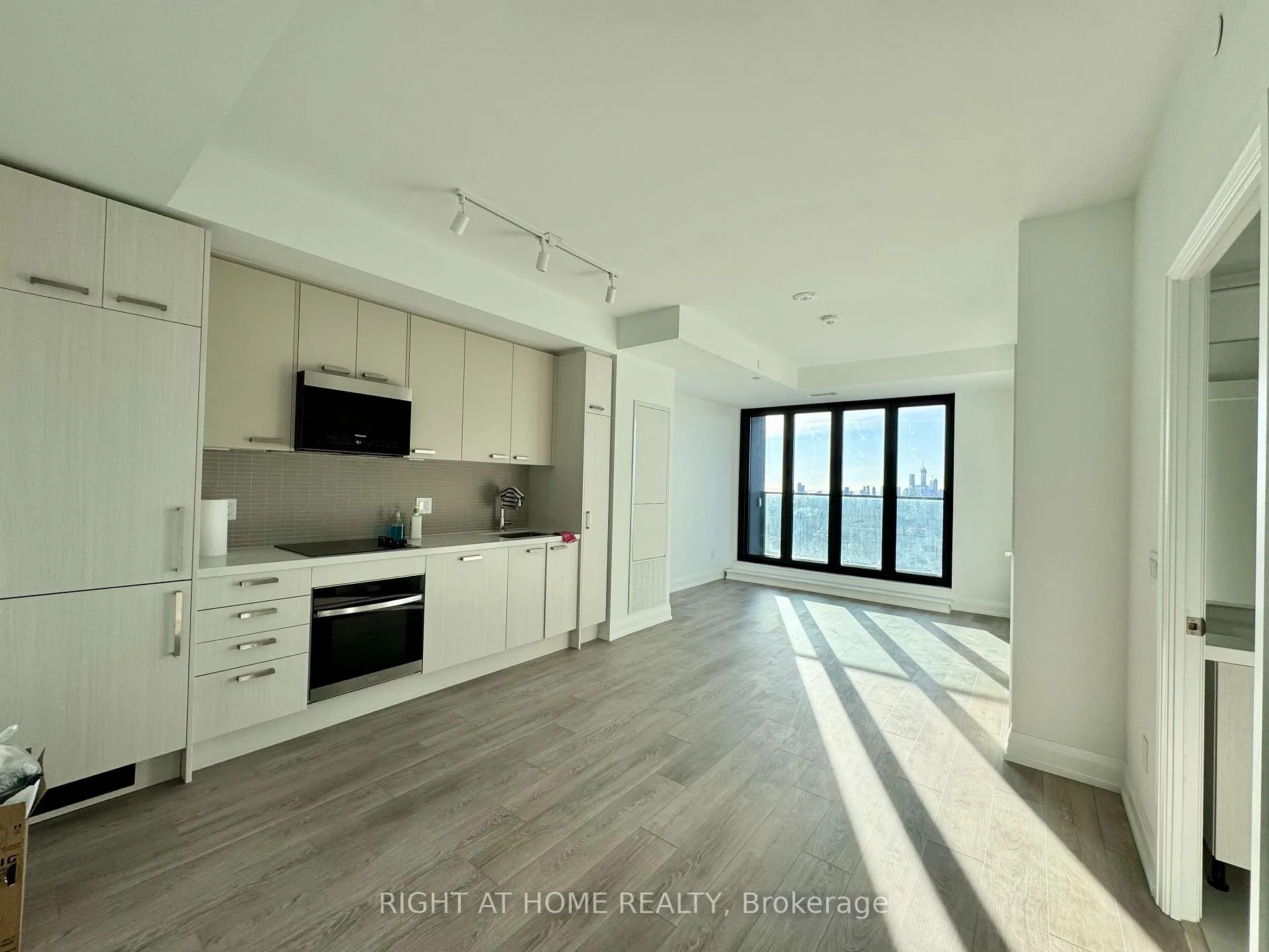 Photo 2 of Unit 3506, 20 Soudan Avenue, Toronto, Mount Pleasant West — HOMEH