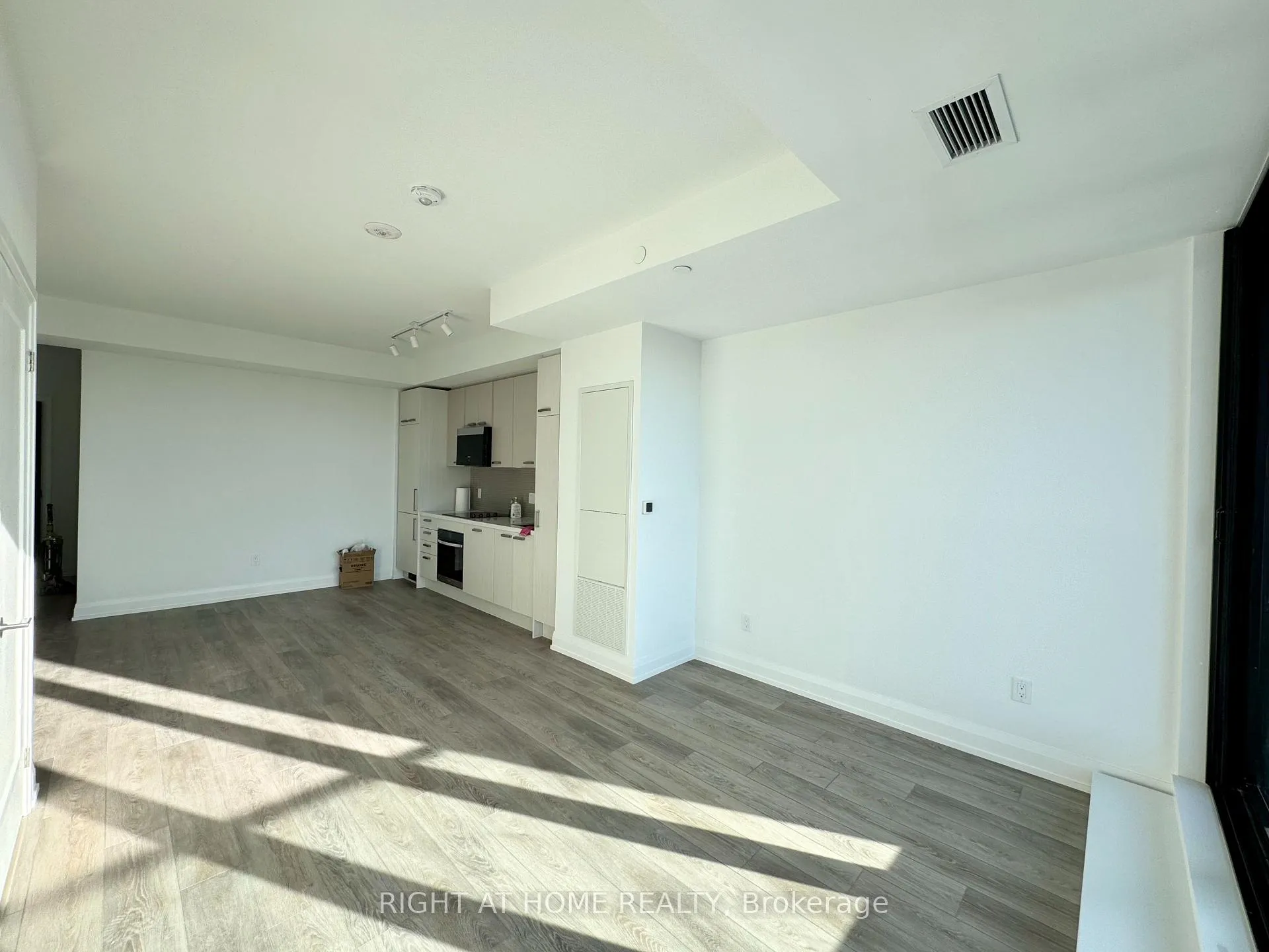 Photo 3 of Unit 3506, 20 Soudan Avenue, Toronto, Mount Pleasant West — HOMEH