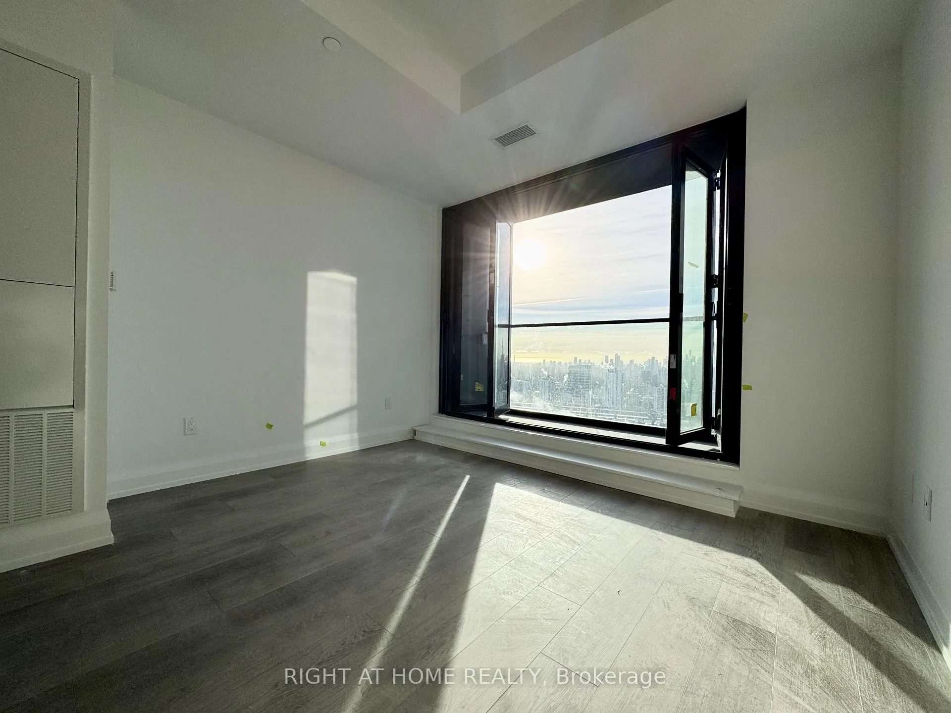 Photo 5 of Unit 3506, 20 Soudan Avenue, Toronto, Mount Pleasant West — HOMEH
