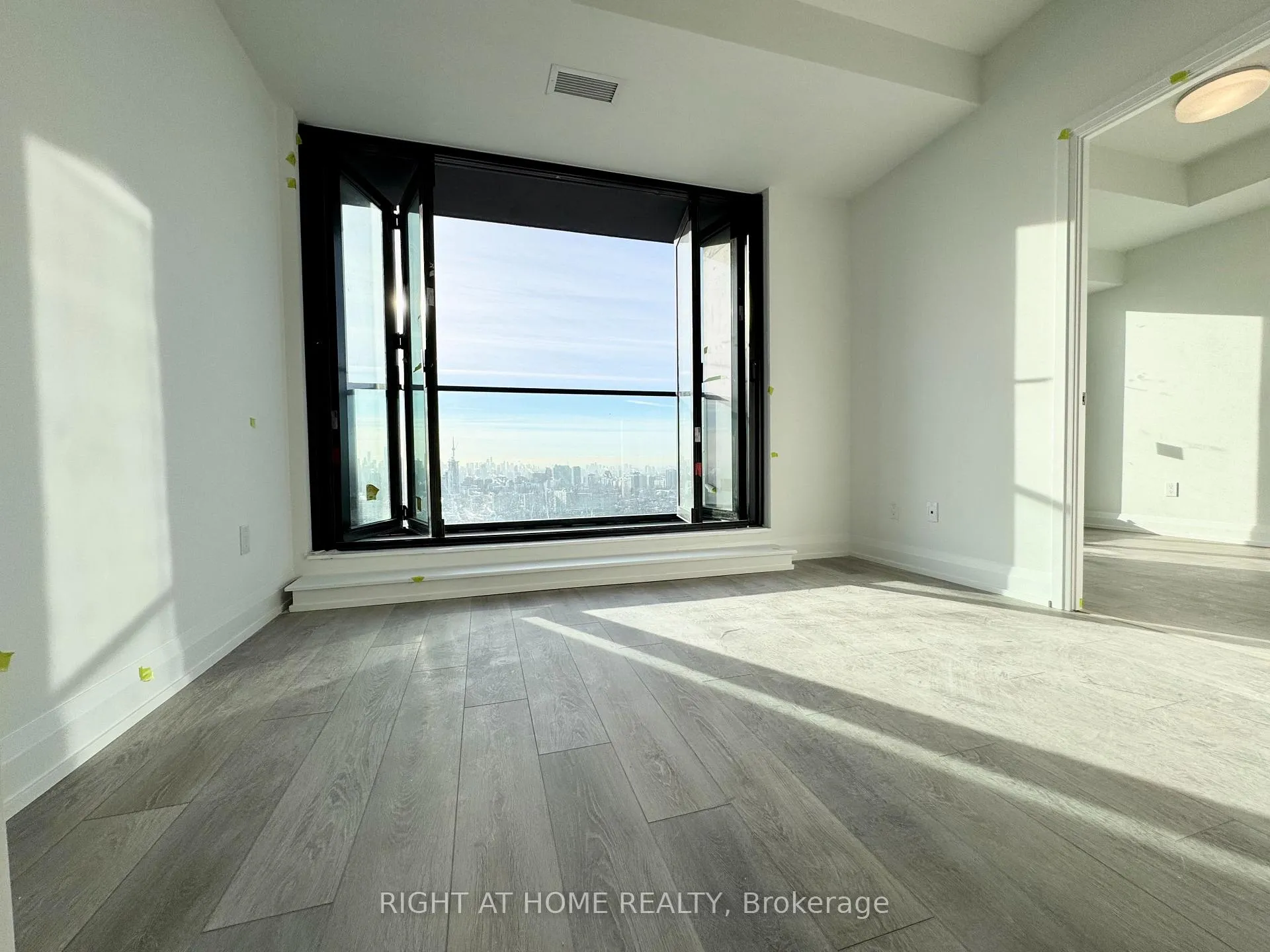 Photo 9 of Unit 3506, 20 Soudan Avenue, Toronto, Mount Pleasant West — HOMEH