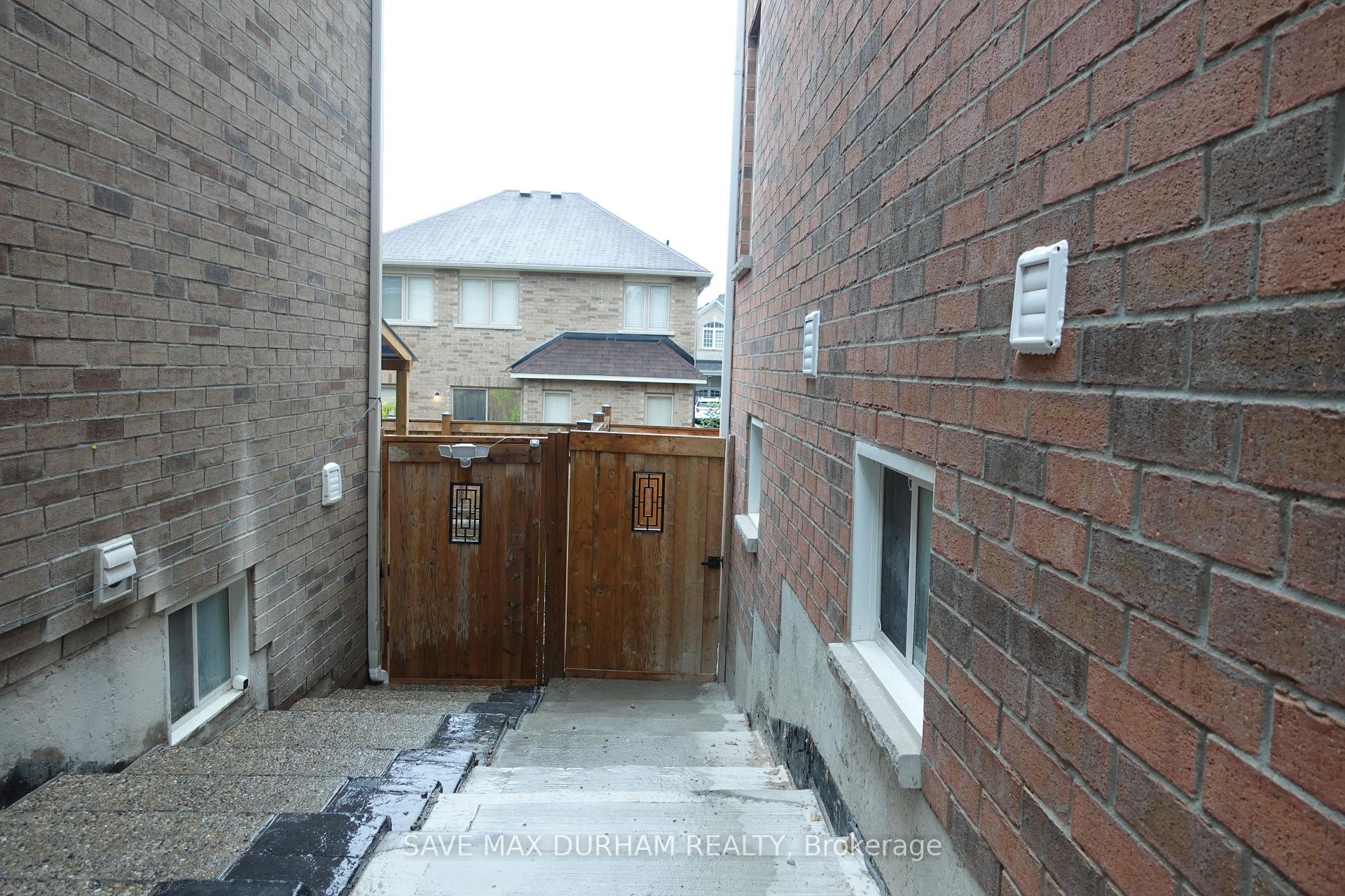 Photo 4 of 16 Ainley Road, Ajax, Central East — HOMEH