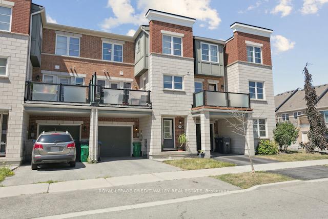 Front of 118 Baycliffe Crescent