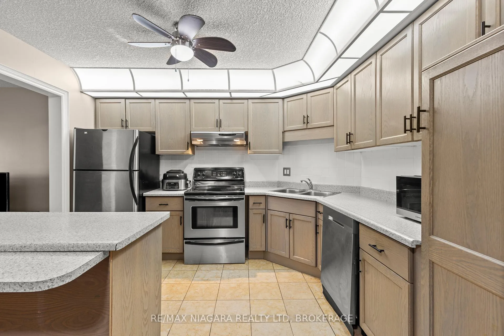 Photo 9 of Unit 13, 34 Dynasty Avenue, Hamilton, Stoney Creek — HOMEH