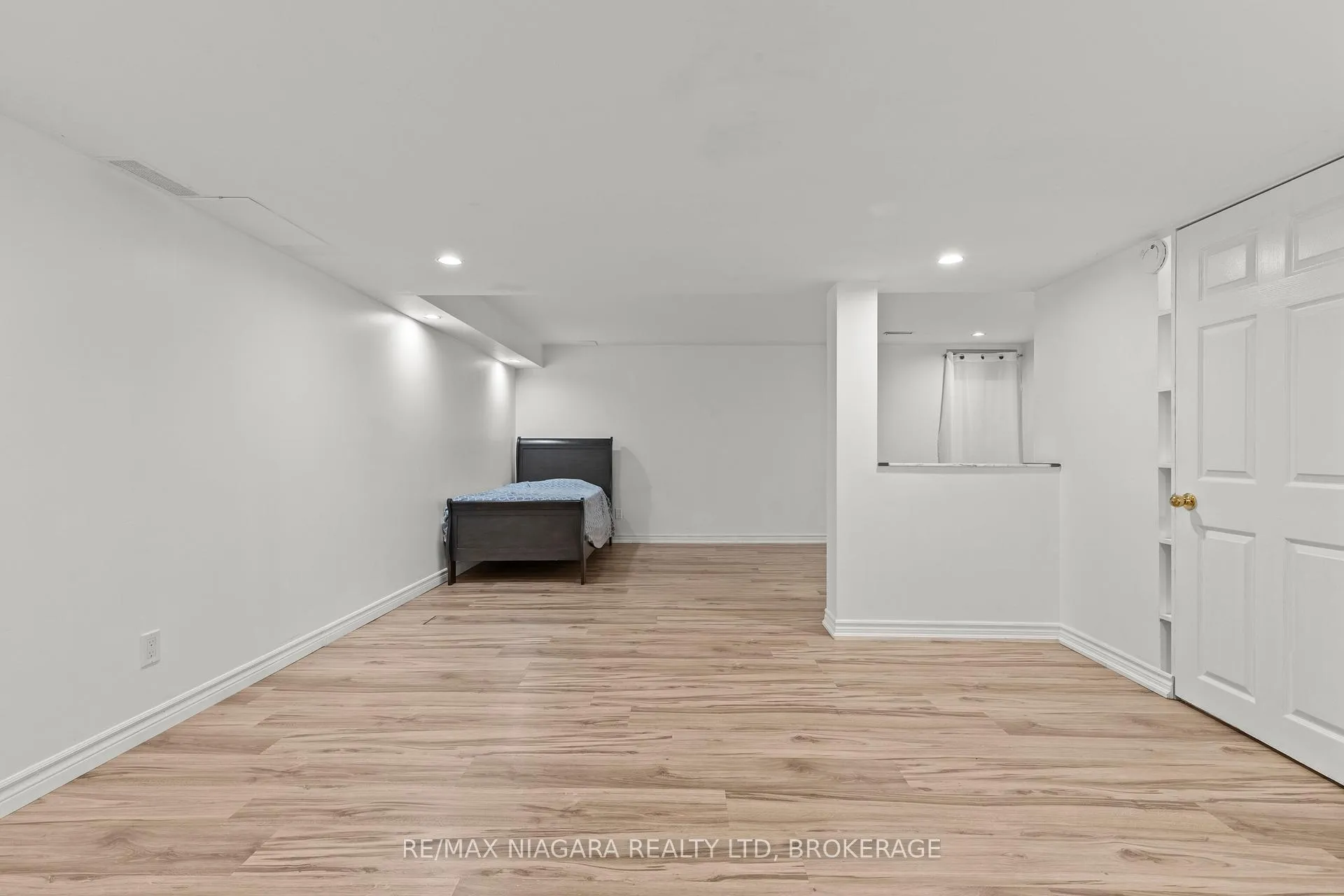 Photo 22 of Unit 13, 34 Dynasty Avenue, Hamilton, Stoney Creek — HOMEH