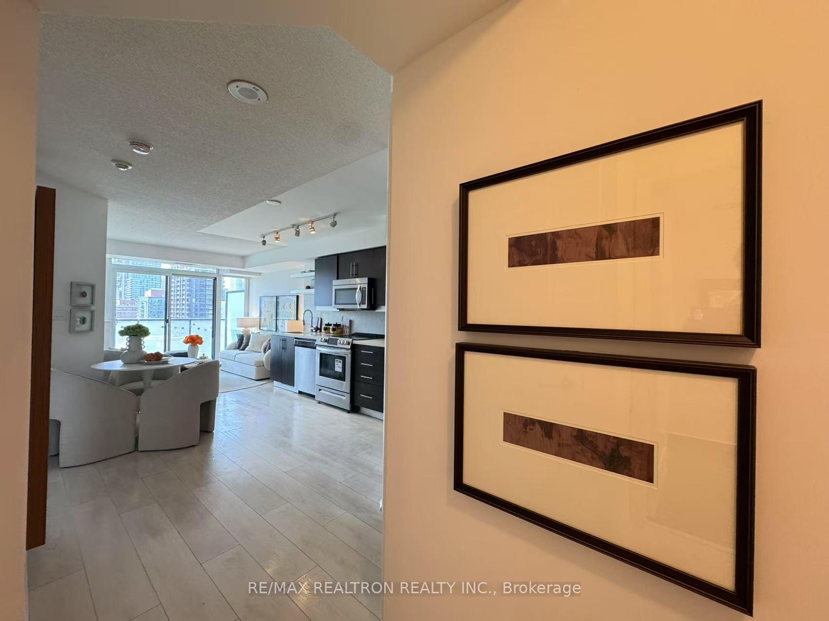 Photo 3 of Unit 1909, 400 Adelaide Street E, Toronto, Moss Park — HOMEH