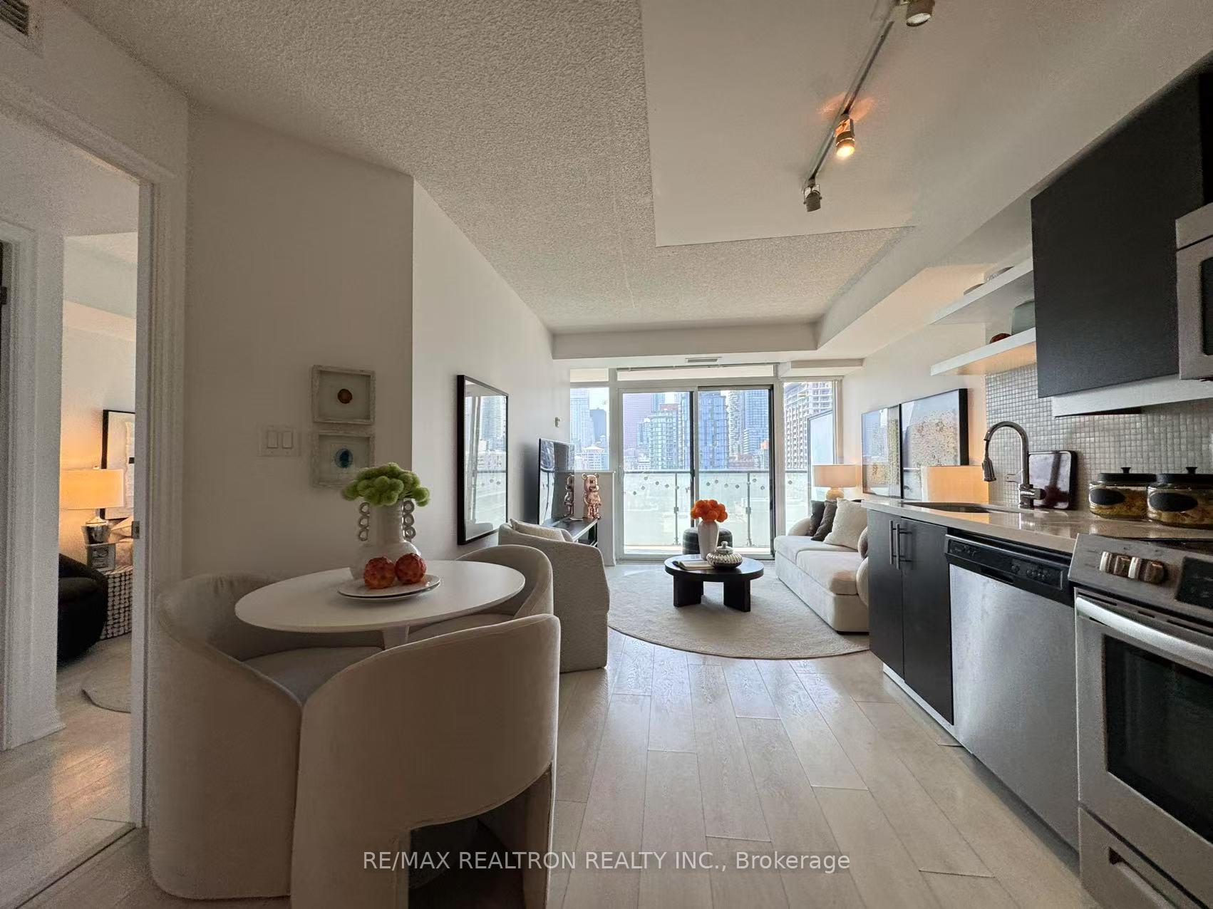 Photo 4 of Unit 1909, 400 Adelaide Street E, Toronto, Moss Park — HOMEH