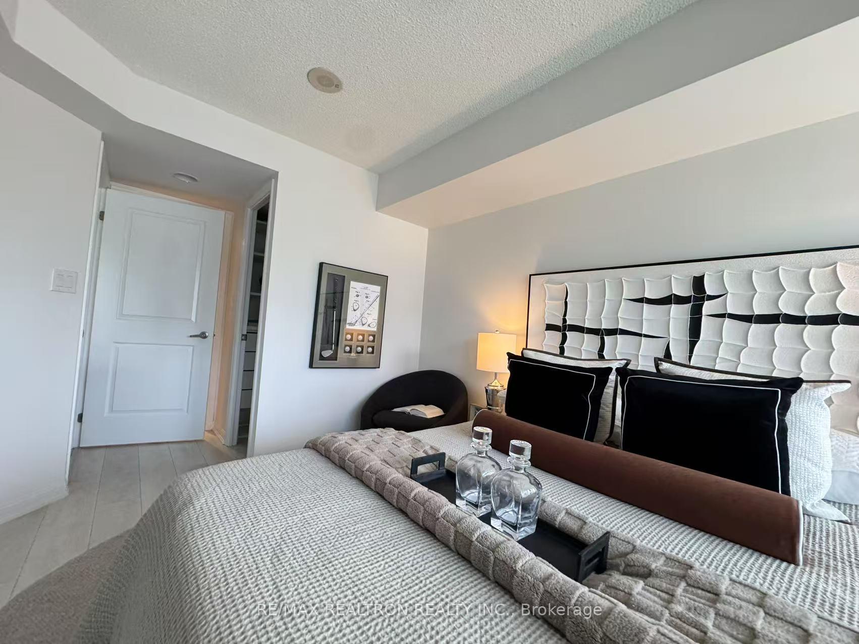 Photo 6 of Unit 1909, 400 Adelaide Street E, Toronto, Moss Park — HOMEH