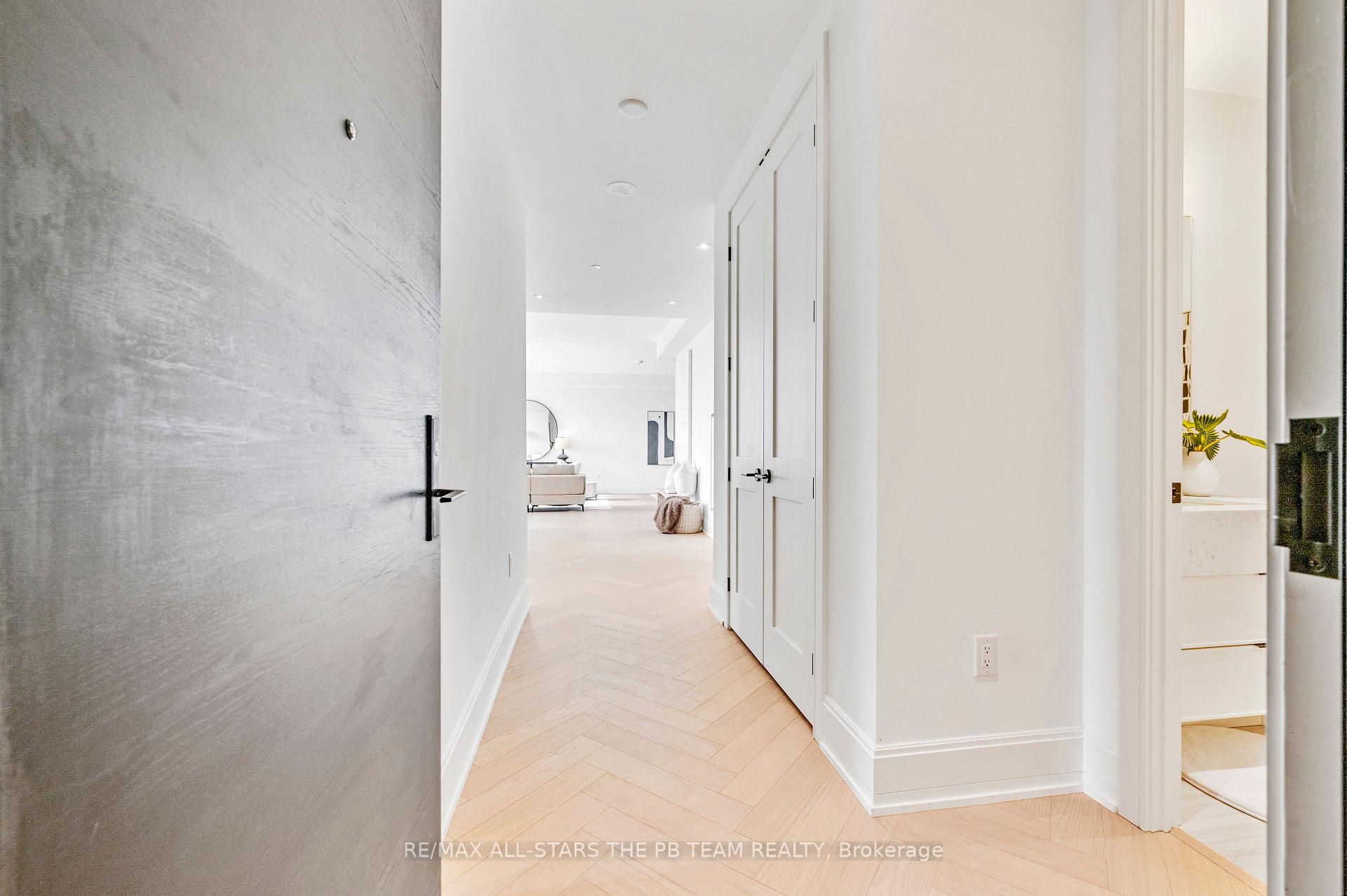 Photo 2 of Unit 506, 355 Bedford Park Avenue, Toronto, Bedford Park-Nortown — HOMEH