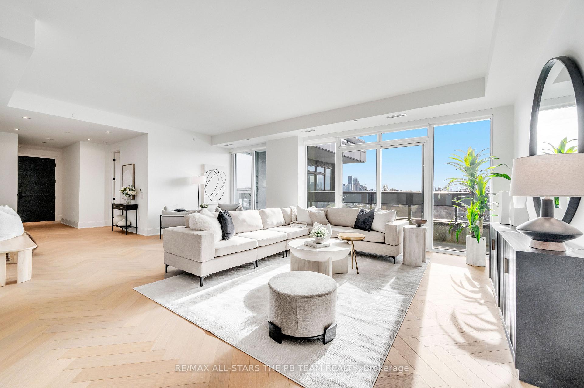 Photo 6 of Unit 506, 355 Bedford Park Avenue, Toronto, Bedford Park-Nortown — HOMEH