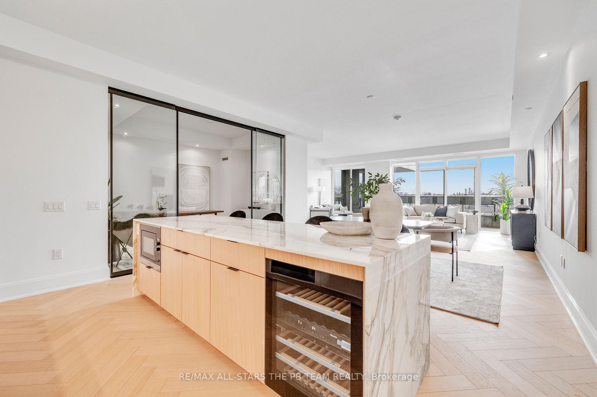 Photo 14 of Unit 506, 355 Bedford Park Avenue, Toronto, Bedford Park-Nortown — HOMEH