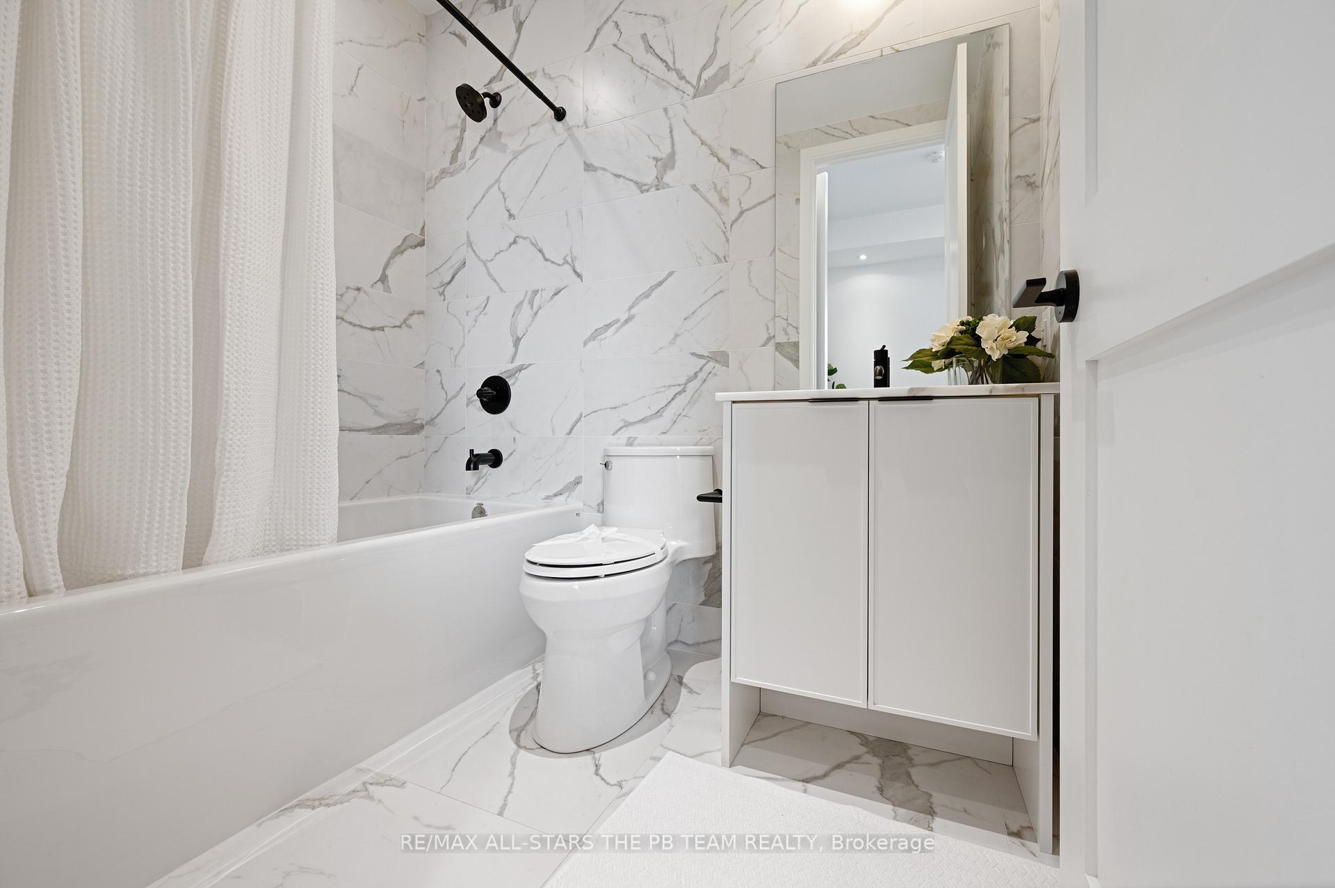 Photo 23 of Unit 506, 355 Bedford Park Avenue, Toronto, Bedford Park-Nortown — HOMEH