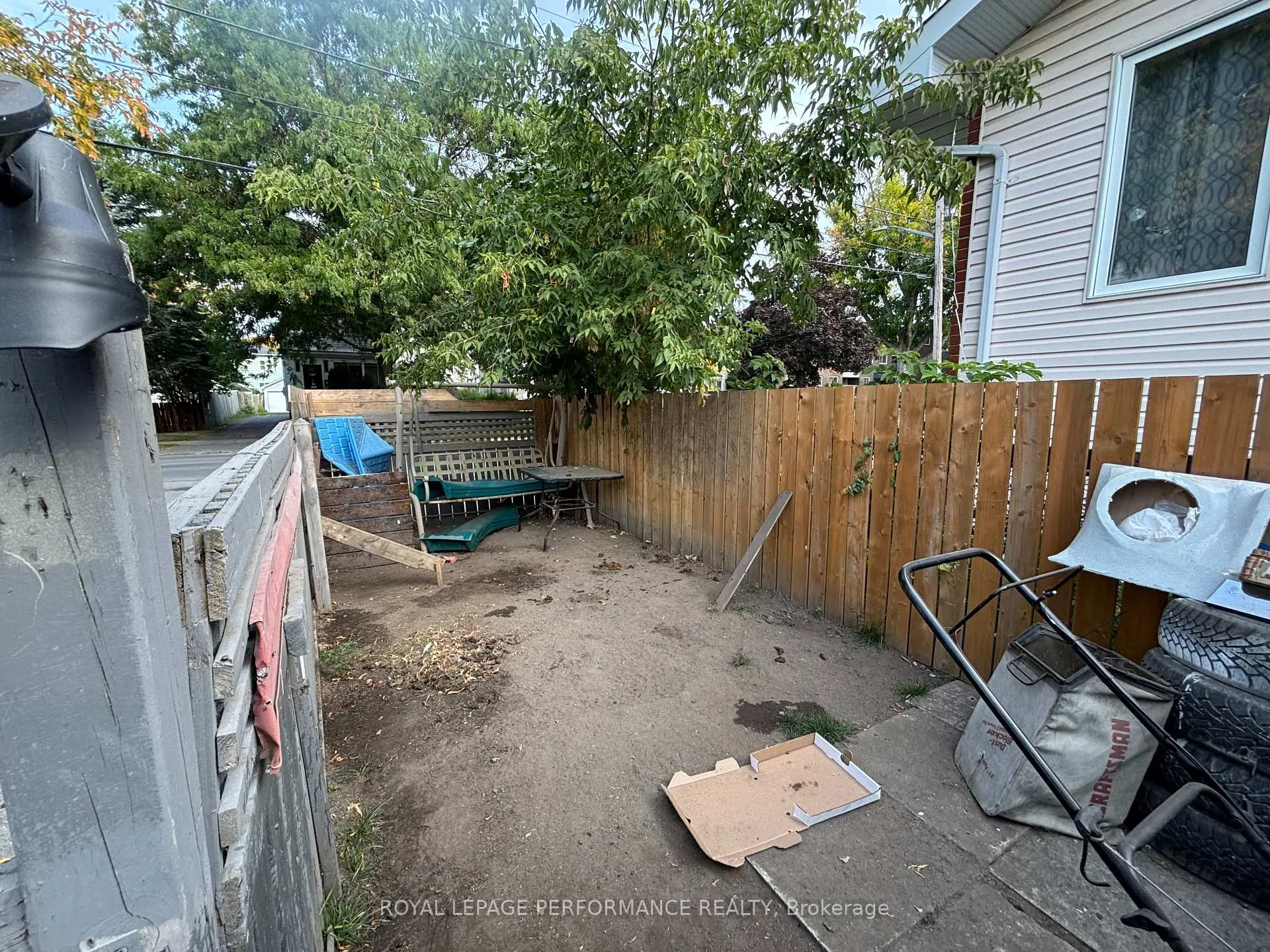 Photo 5 of 345 Gloucester St N Street N, Cornwall — HOMEH