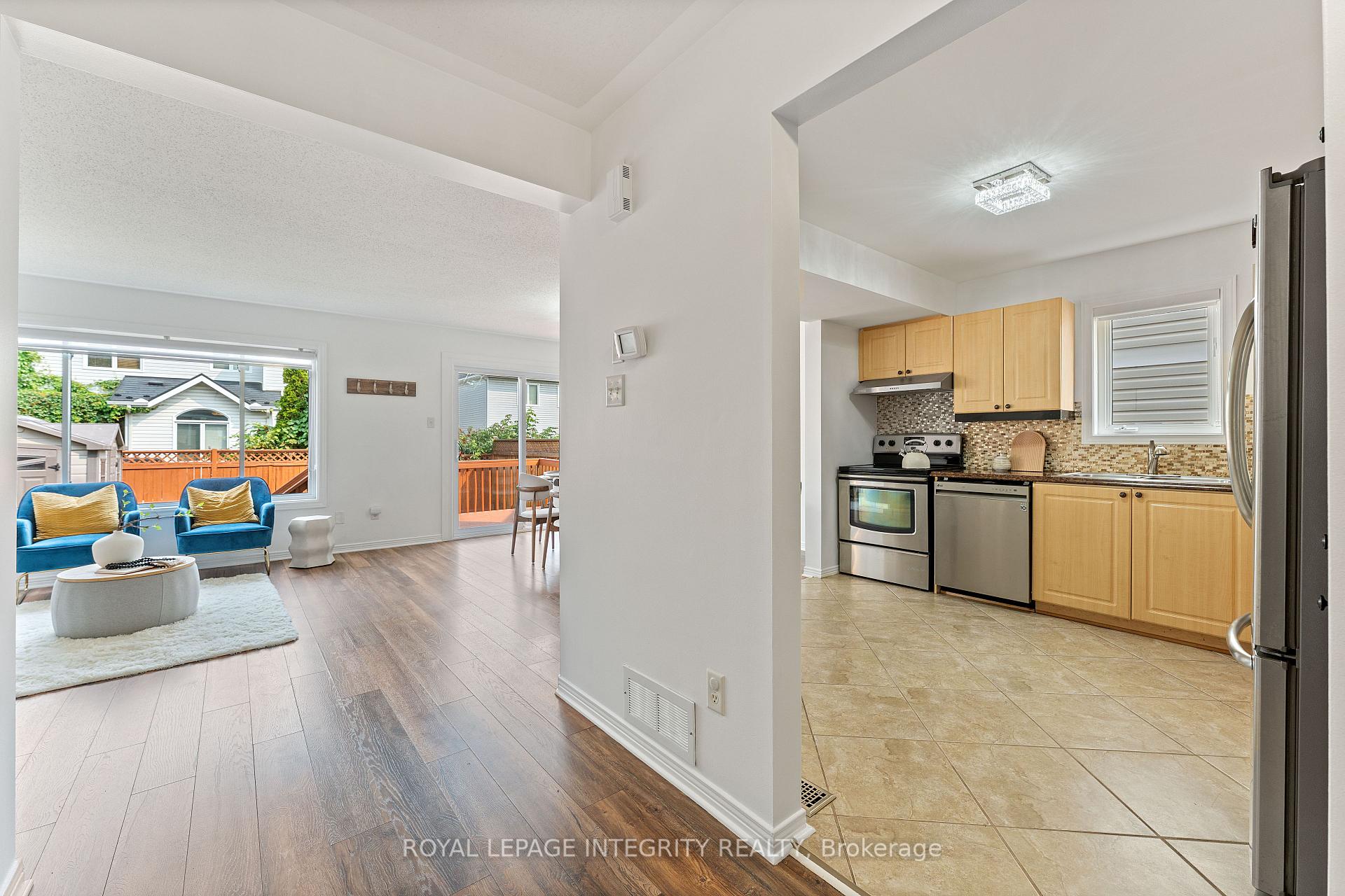 Photo 8 of 180 Deerfox Drive, Ottawa, Barrhaven - Longfields — HOMEH