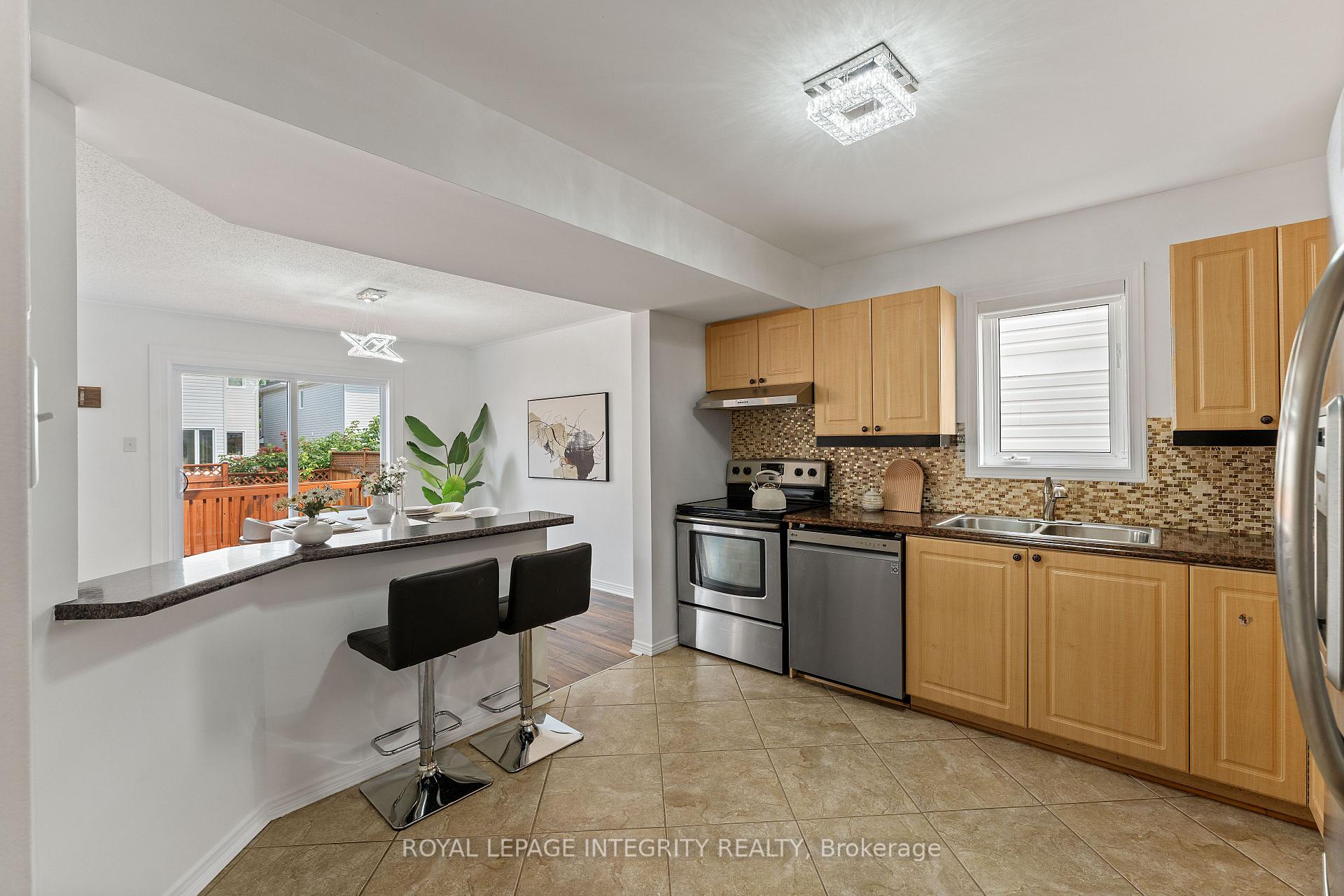 Photo 18 of 180 Deerfox Drive, Ottawa, Barrhaven - Longfields — HOMEH