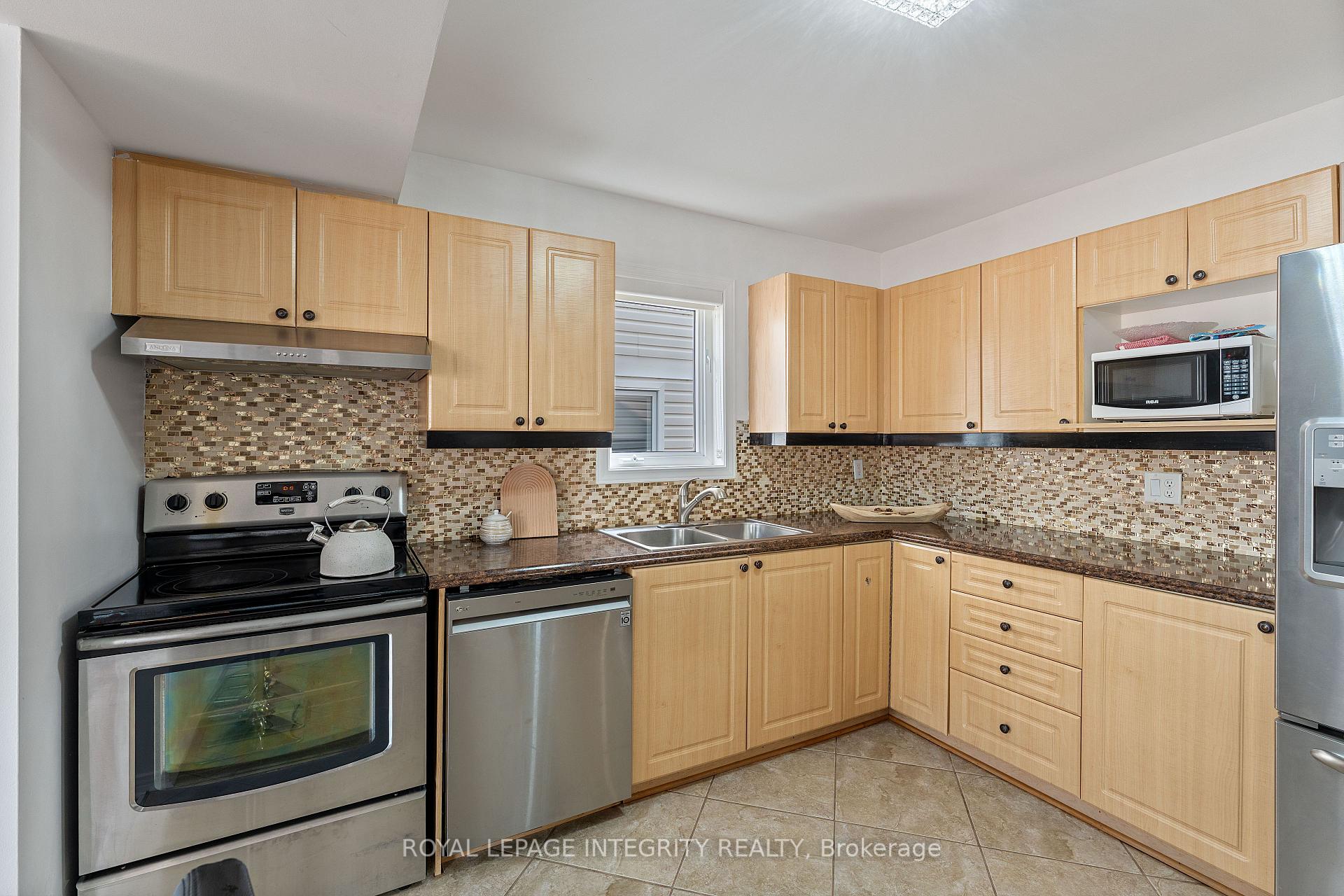 Photo 19 of 180 Deerfox Drive, Ottawa, Barrhaven - Longfields — HOMEH