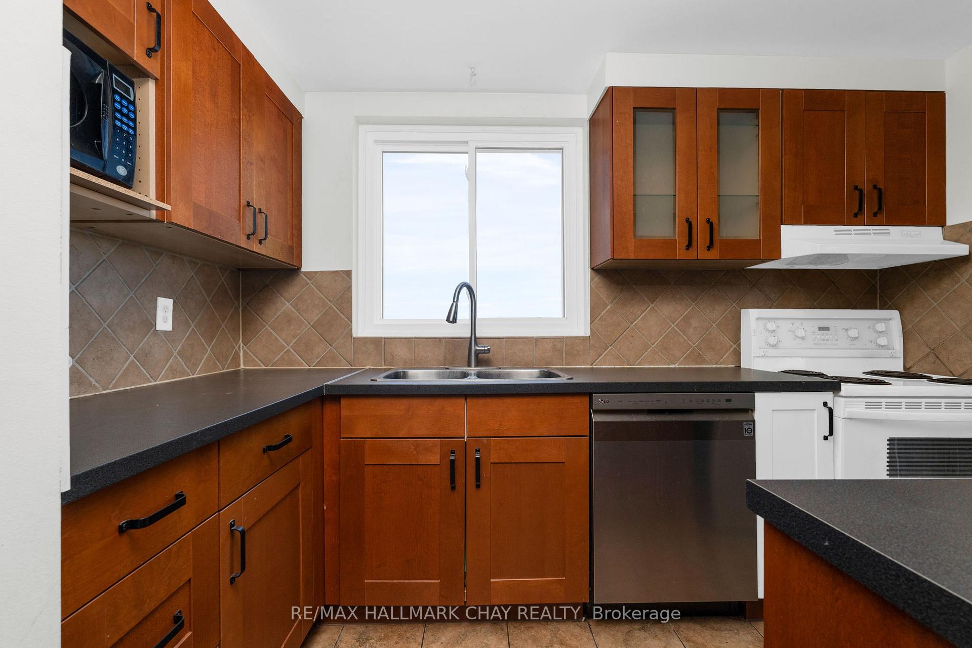 Photo 12 of Unit 803, 414 Blake Street, Barrie, Codrington — HOMEH
