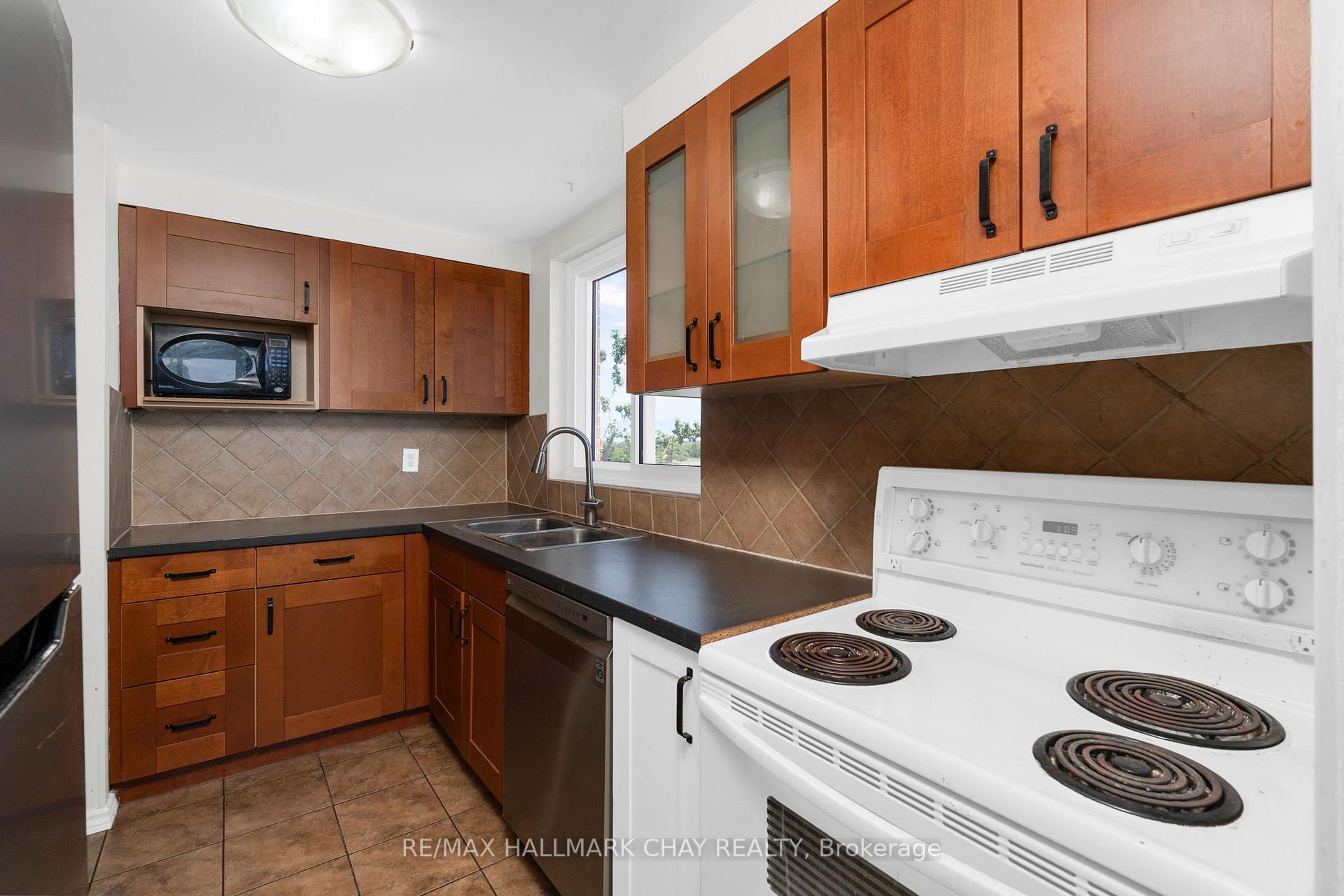 Photo 13 of Unit 803, 414 Blake Street, Barrie, Codrington — HOMEH