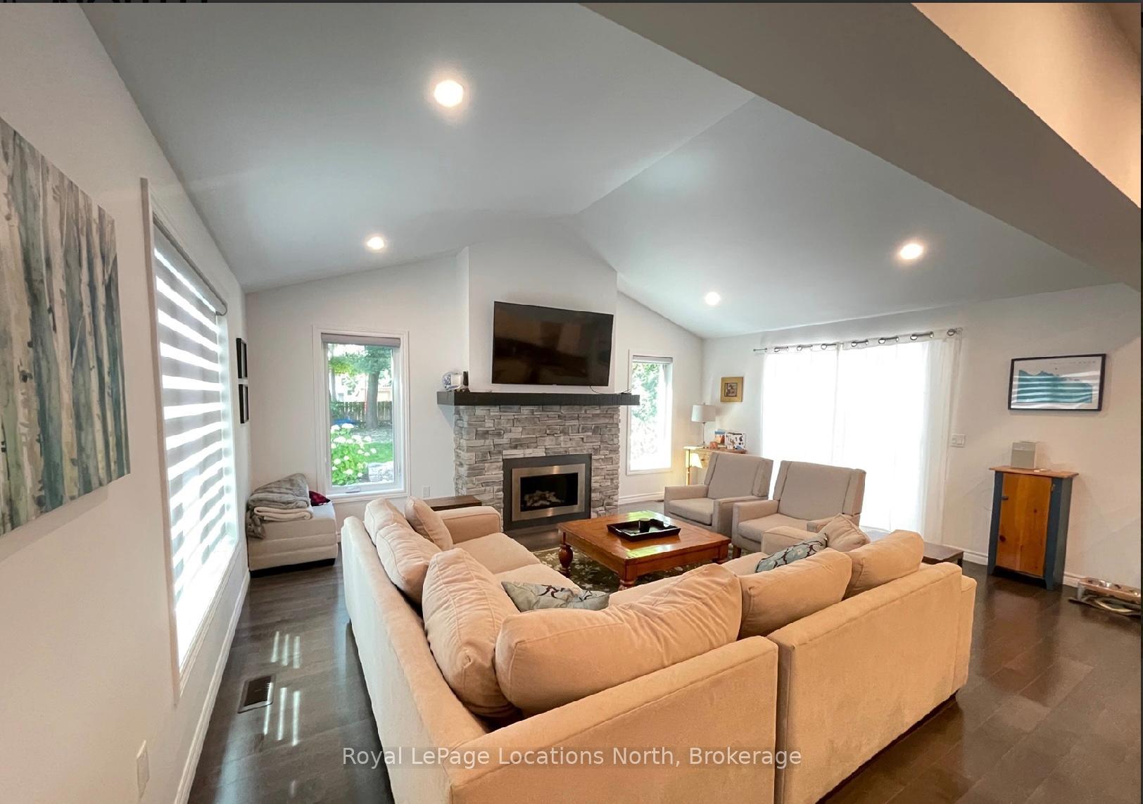 Photo 2 of 16 Sunset Court, Collingwood — HOMEH