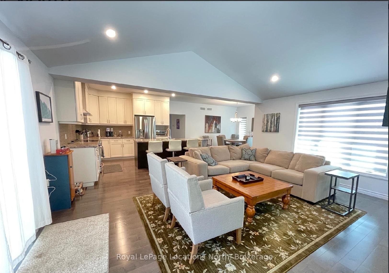 Photo 3 of 16 Sunset Court, Collingwood — HOMEH