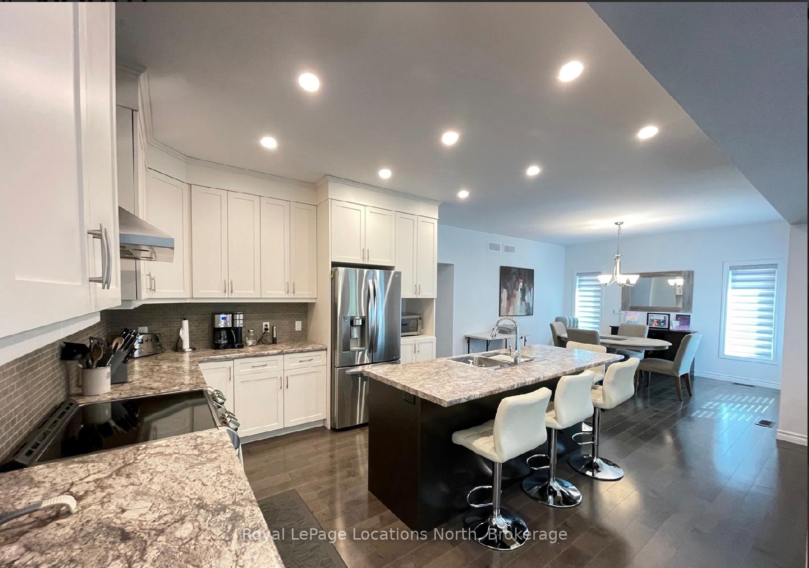 Photo 4 of 16 Sunset Court, Collingwood — HOMEH