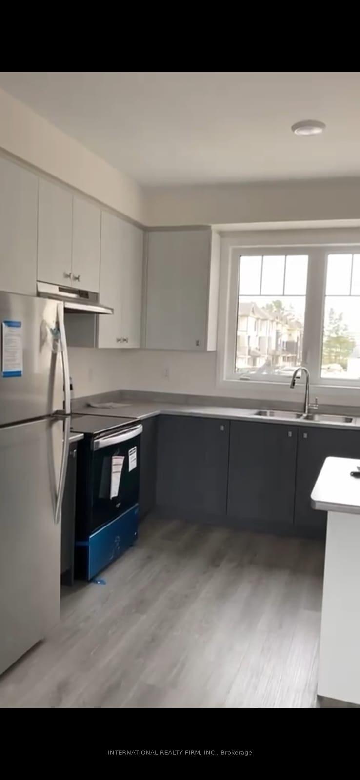 Photo 3 of 22 Ambereen Place, Clarington, Bowmanville — HOMEH