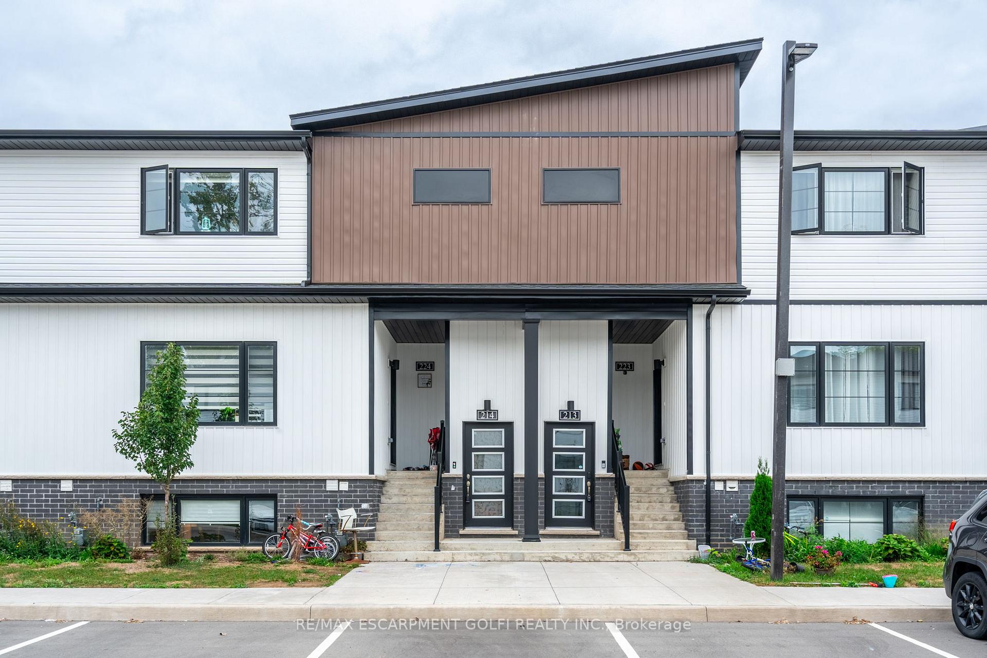 Front of Unit 214, 4263 Fourth Avenue