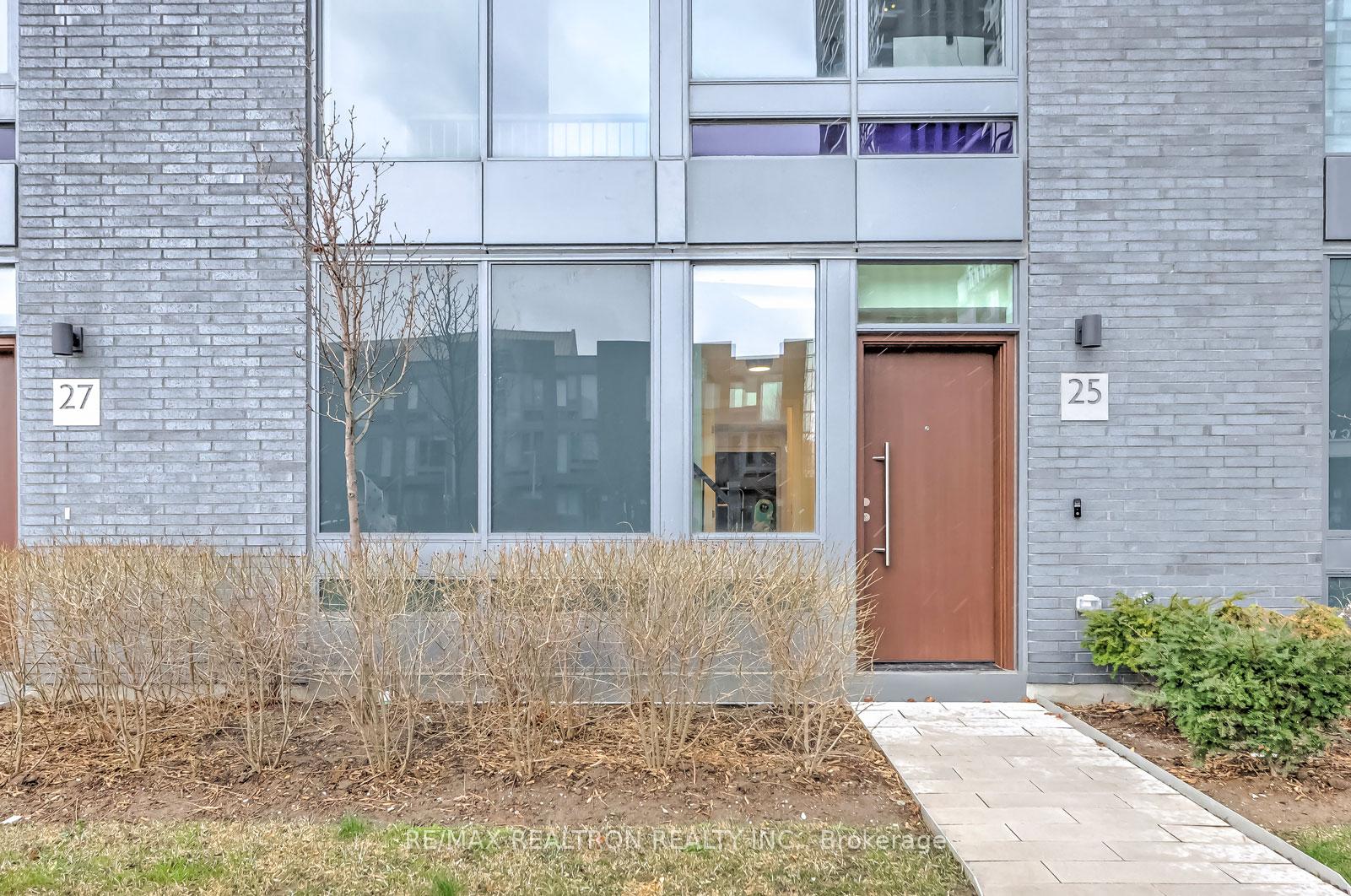 Photo 2 of 25 Sonic Way, Toronto, Flemingdon Park — HOMEH