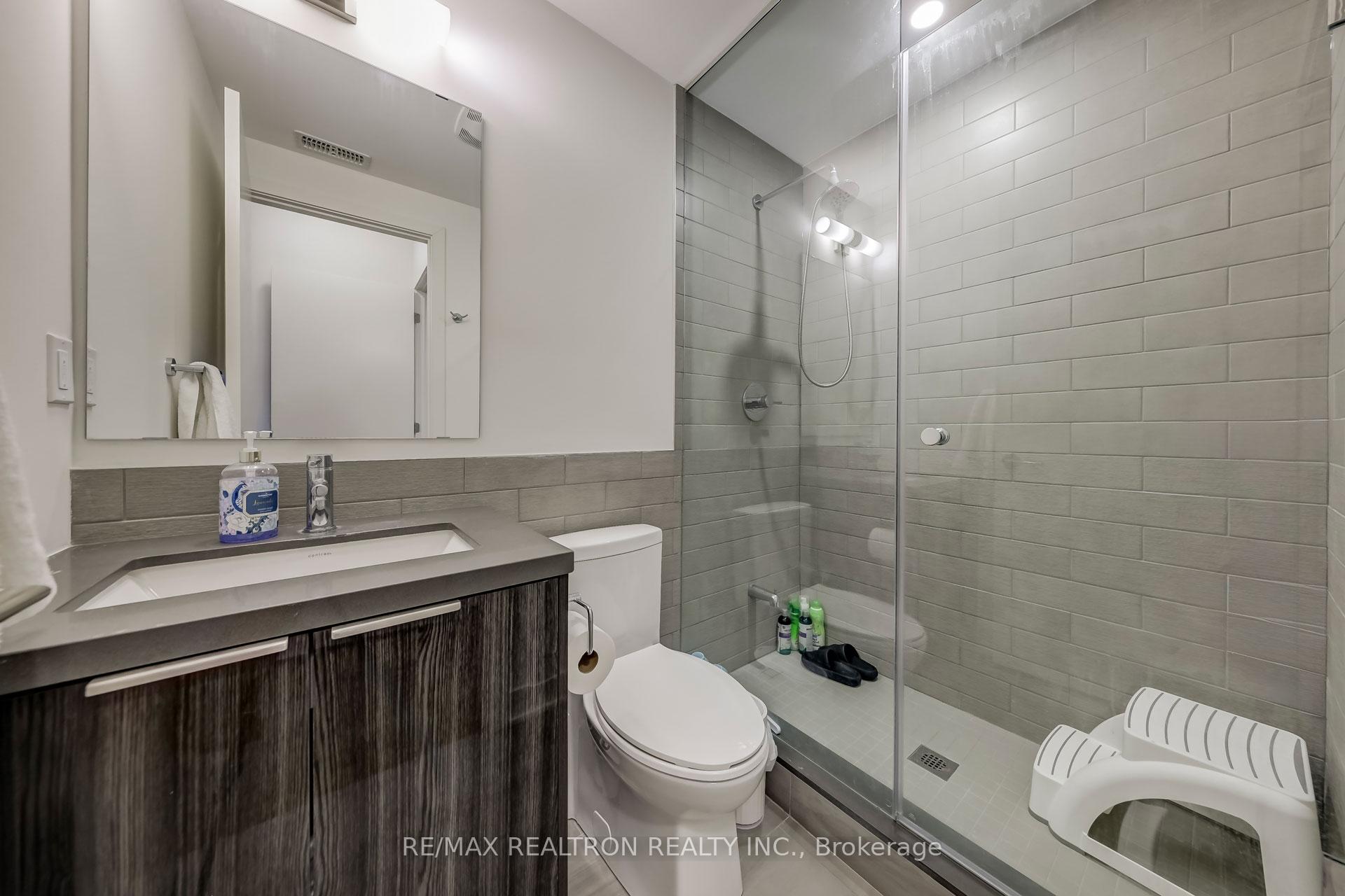 Photo 6 of 25 Sonic Way, Toronto, Flemingdon Park — HOMEH