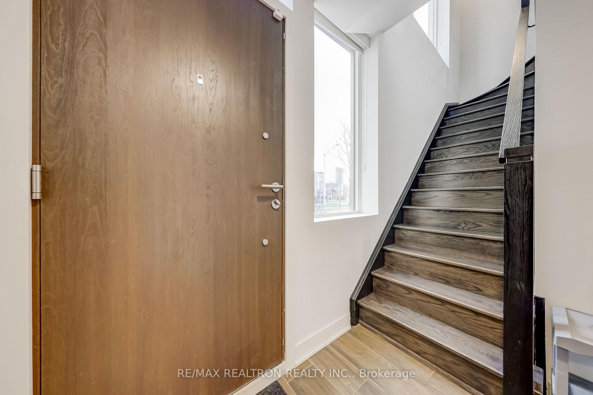 Photo 8 of 25 Sonic Way, Toronto, Flemingdon Park — HOMEH