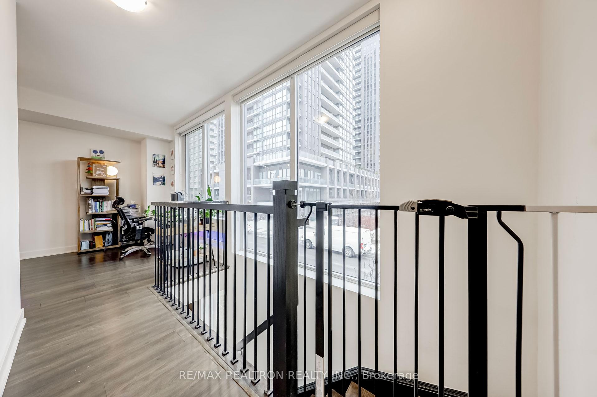 Photo 9 of 25 Sonic Way, Toronto, Flemingdon Park — HOMEH
