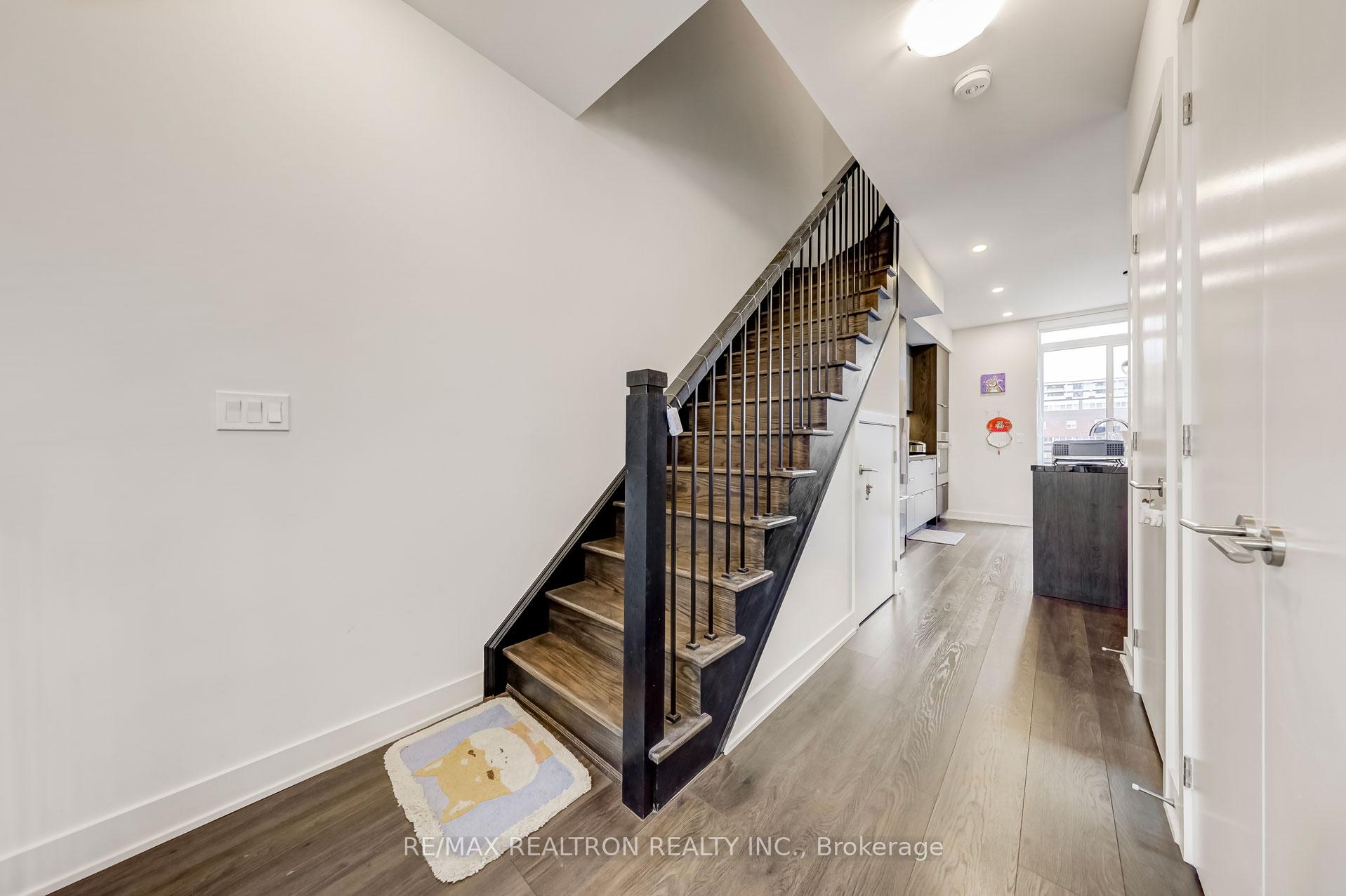 Photo 10 of 25 Sonic Way, Toronto, Flemingdon Park — HOMEH