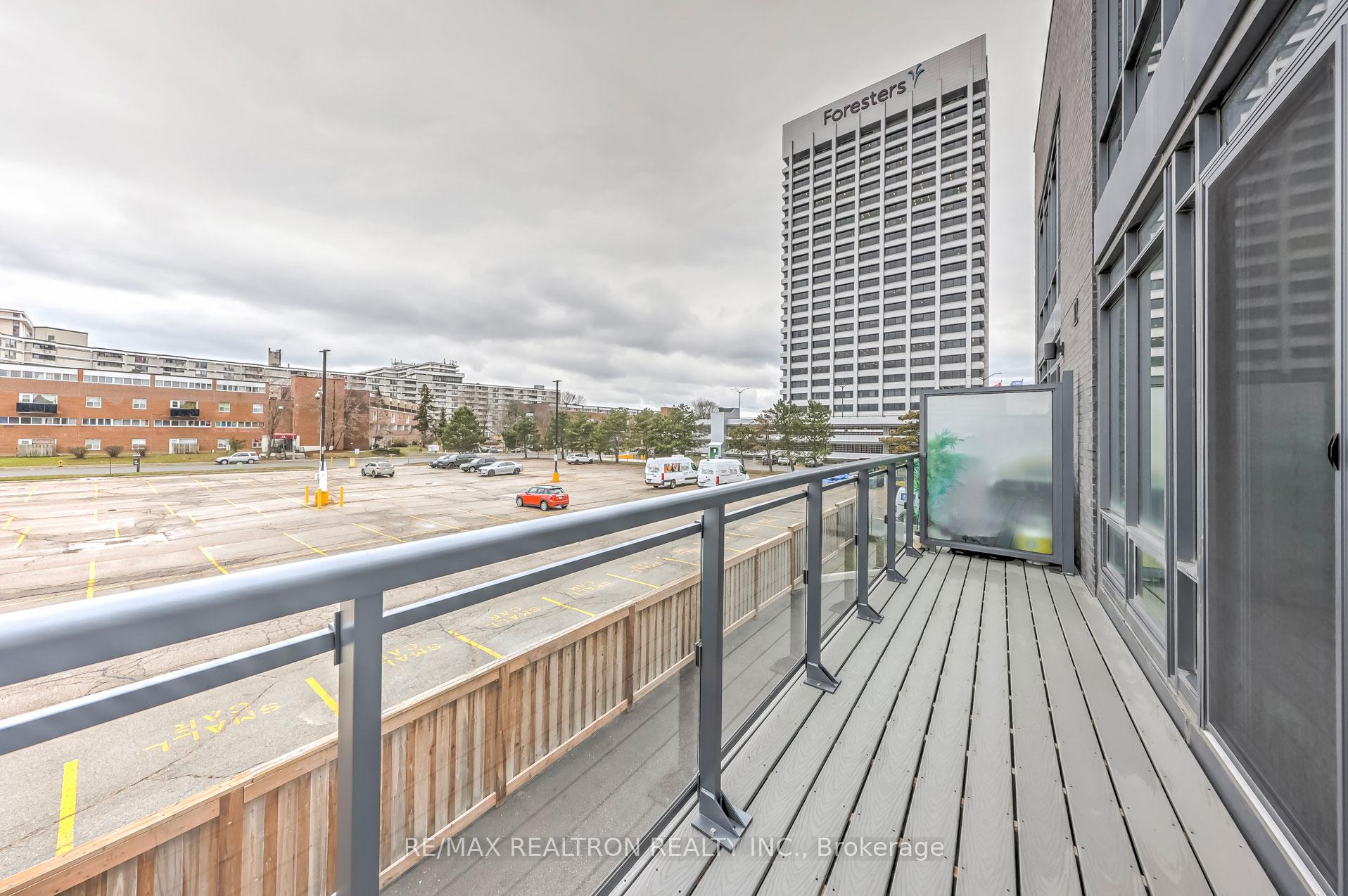 Photo 12 of 25 Sonic Way, Toronto, Flemingdon Park — HOMEH