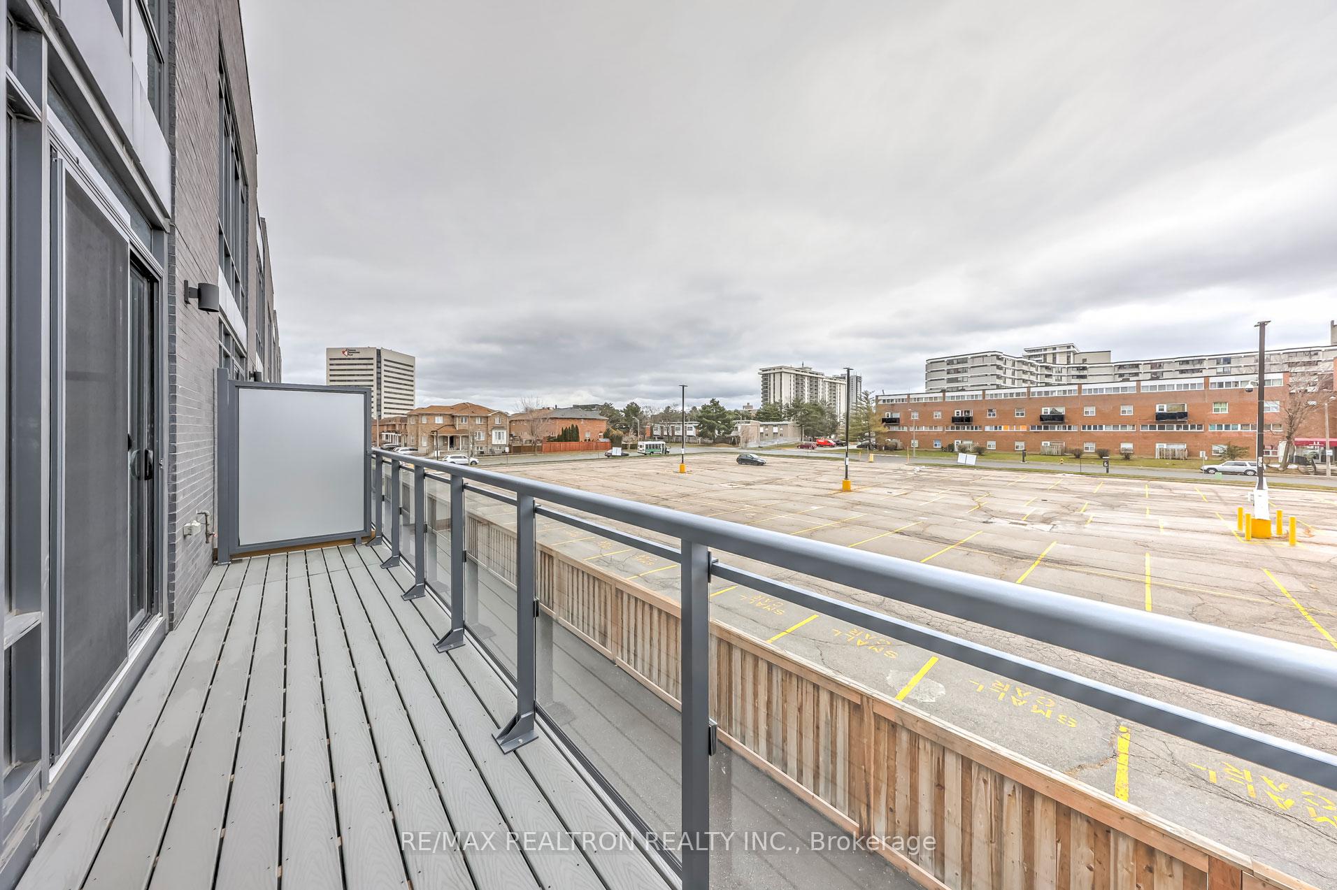 Photo 15 of 25 Sonic Way, Toronto, Flemingdon Park — HOMEH