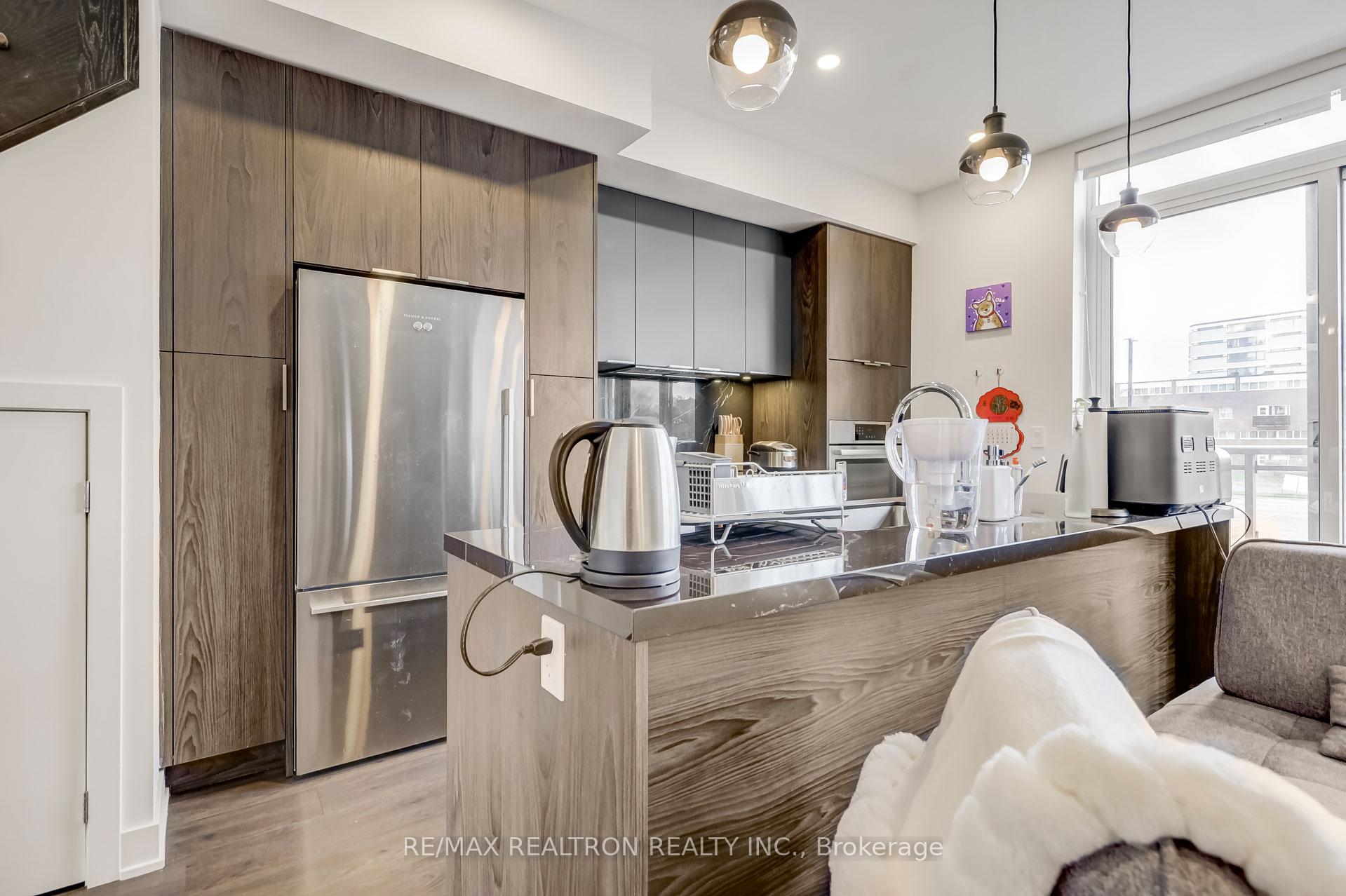 Photo 17 of 25 Sonic Way, Toronto, Flemingdon Park — HOMEH